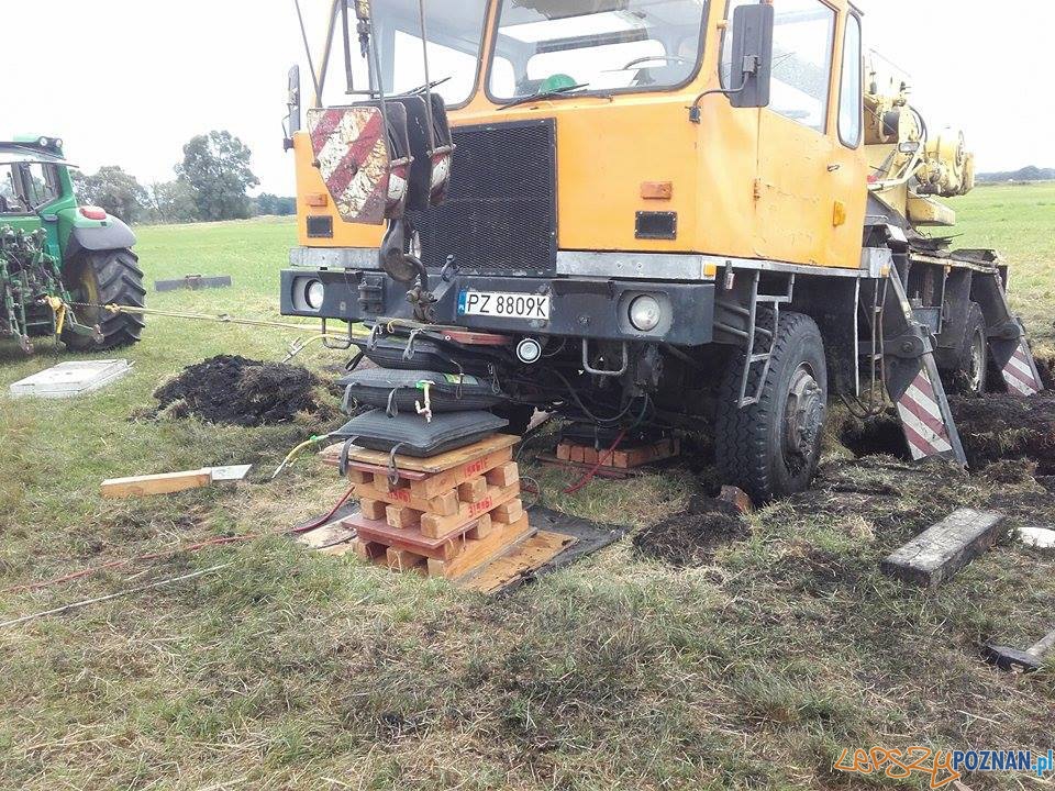 Ratowali ciężarówkę z... torfowiska Foto: Heavy Rescue SGRT OSP Mosina Ratowali ciężarówkę z... torfowiska Foto: Heavy Rescue SGRT OSP Mosina