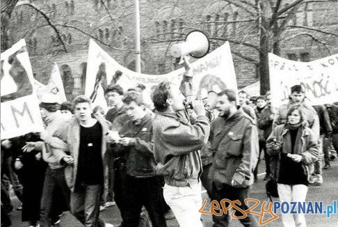 Demonstracja przez CK Zamek Foto: IPN Demonstracja przez CK Zamek Foto: IPN