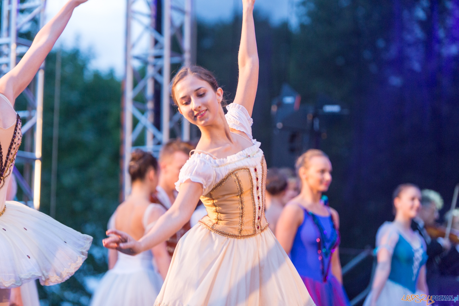 Żywioły i... tańce świata Foto: lepszyPOZNAN.pl / Piotr Rychter Żywioły i... tańce świata Foto: lepszyPOZNAN.pl / Piotr Rychter
