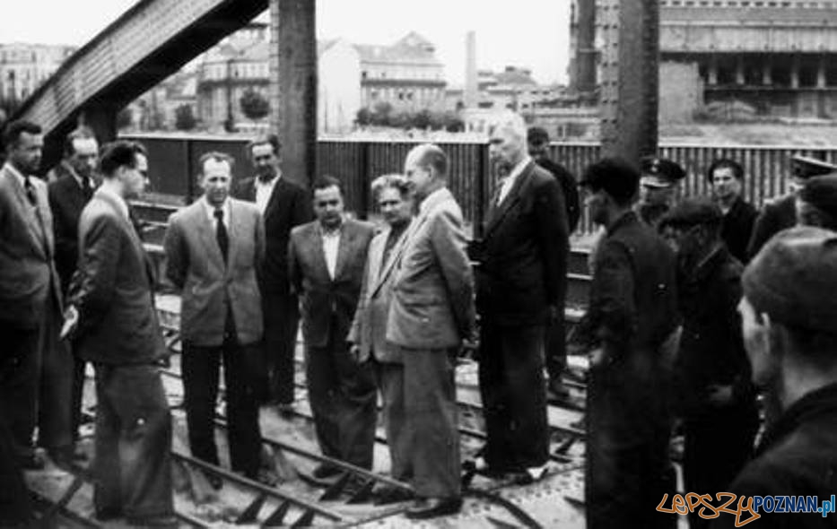 Prof. Ballendstaed podczas prac związanych z odbudową Mostu Rocha Foto: Stowarzyszenia Inżynierów i Techników Komunikacji. Prof. Ballendstaed podczas prac związanych z odbudową Mostu Rocha Foto: Stowarzyszenia Inżynierów i Techników Komunikacji.