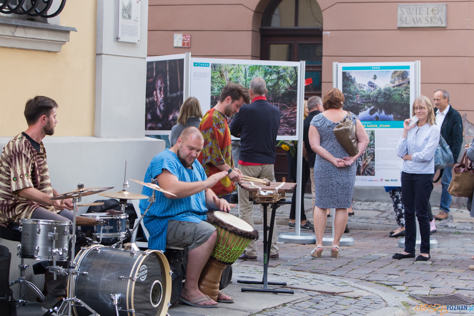 Coolturalny Stary Rynek - Korowajowie. Ludzie Drzew Foto: lepszyPOZNAN.pl / Piotr Rychter Coolturalny Stary Rynek - Korowajowie. Ludzie Drzew Foto: lepszyPOZNAN.pl / Piotr Rychter