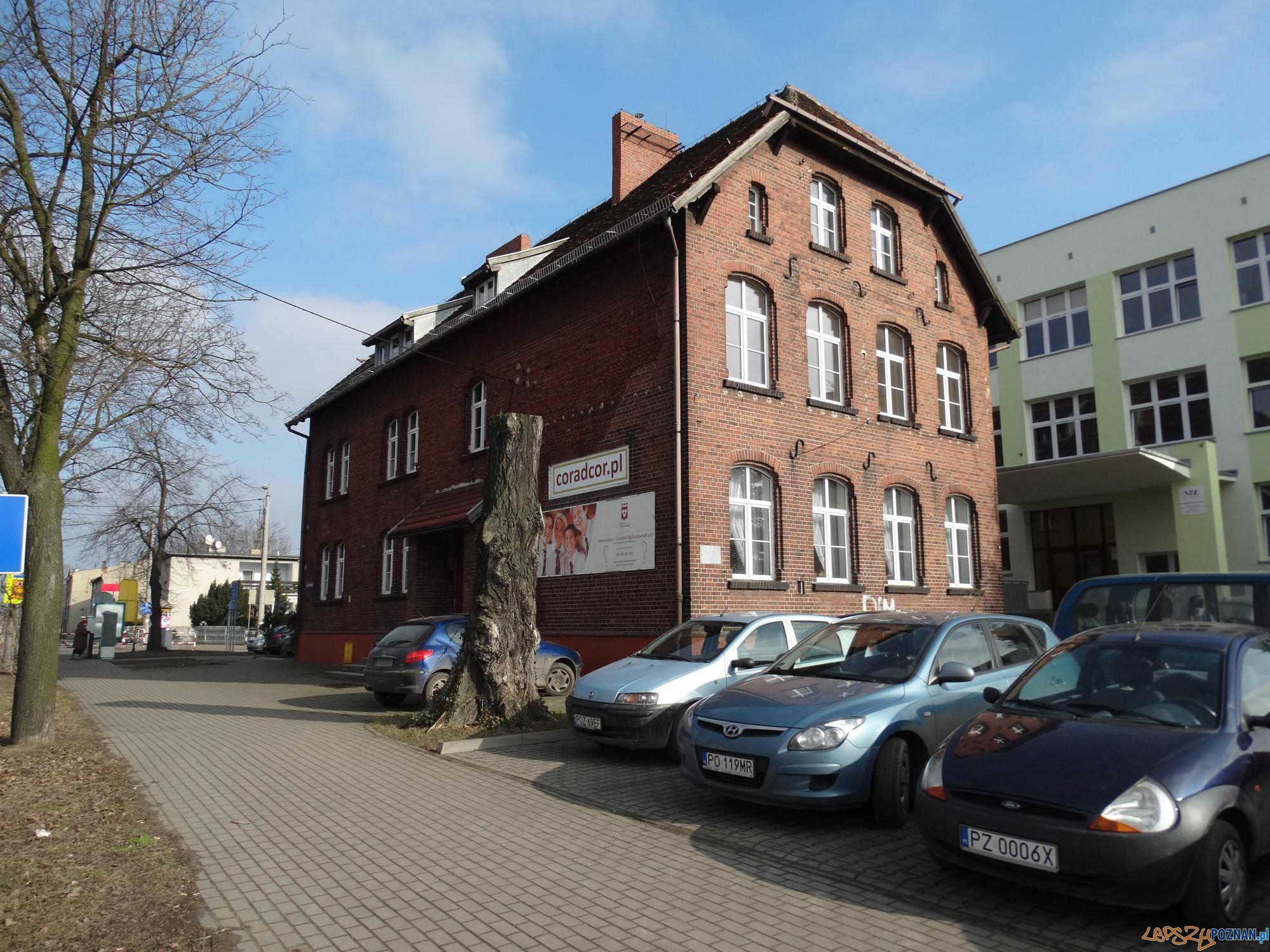 Budynek dawnej szkoły elementarnej w Luboniu Foto: PLOT Budynek dawnej szkoły elementarnej w Luboniu Foto: PLOT