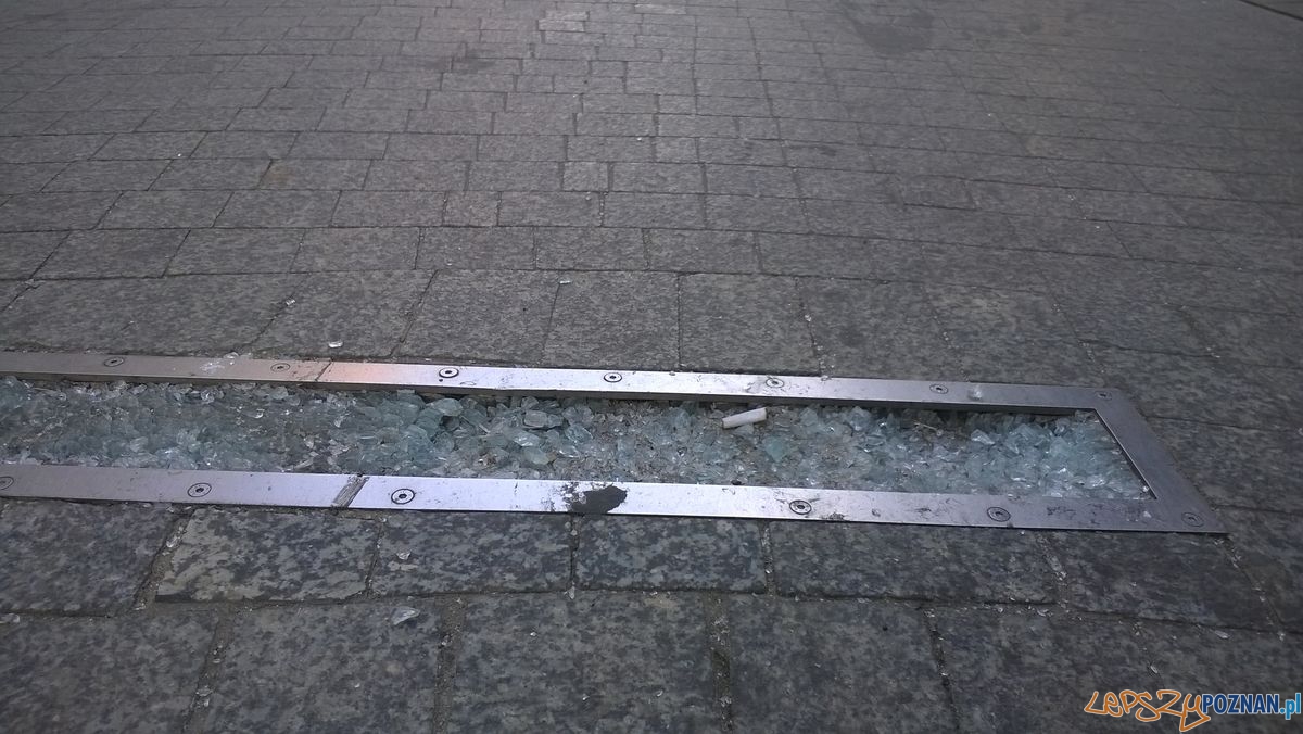 Zdewastowana lampa na deptaku Foto: Zdewastowana lampa na deptaku Foto: