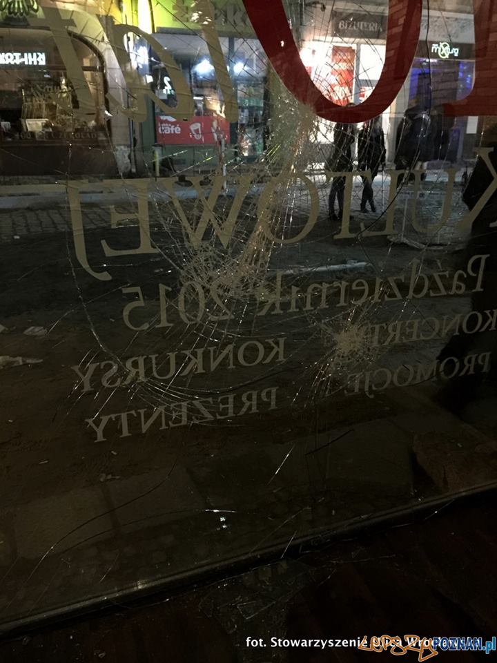 Pijany meżczyzna wybił szybę na Wrocławskiej Foto: Stowarzyszenie Ulica Wrocławska Pijany meżczyzna wybił szybę na Wrocławskiej Foto: Stowarzyszenie Ulica Wrocławska