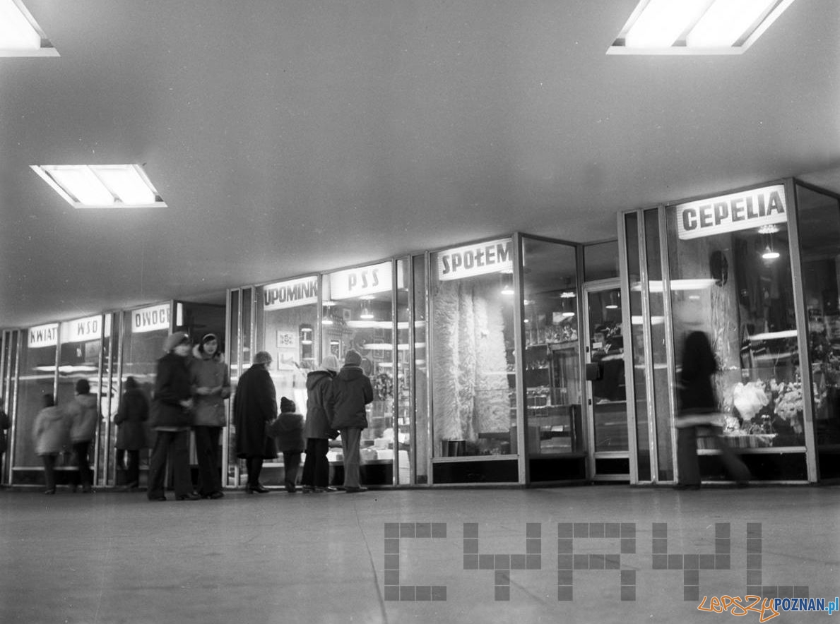 Sklepu - Rondo Kopernika - Kaponiera 1975 Foto: Stanisław Wiktor / Cyryl Sklepu - Rondo Kopernika - Kaponiera 1975 Foto: Stanisław Wiktor / Cyryl