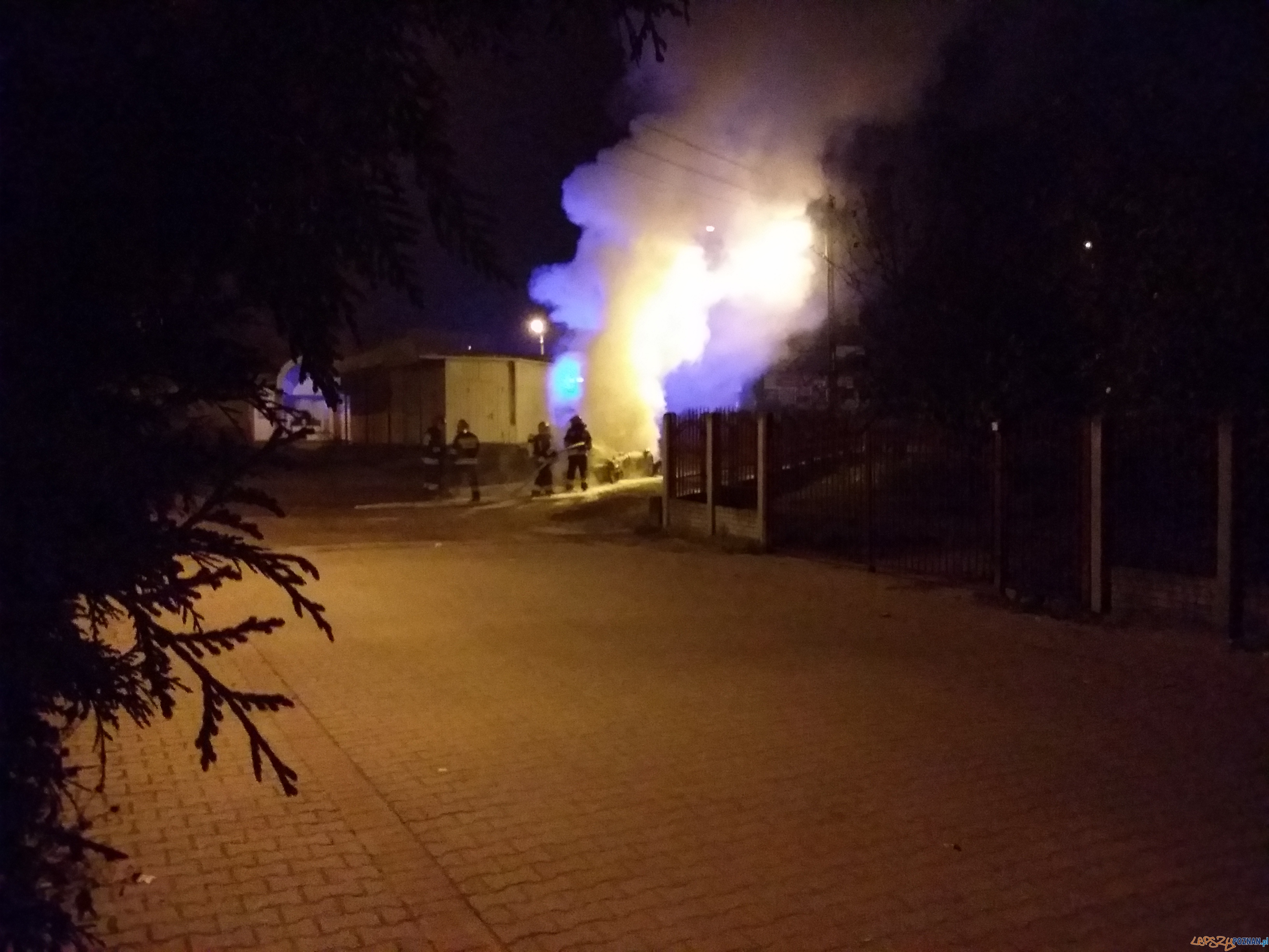 Płonący samochód Foto: lepszyPOZNAN.pl / tab Płonący samochód Foto: lepszyPOZNAN.pl / tab