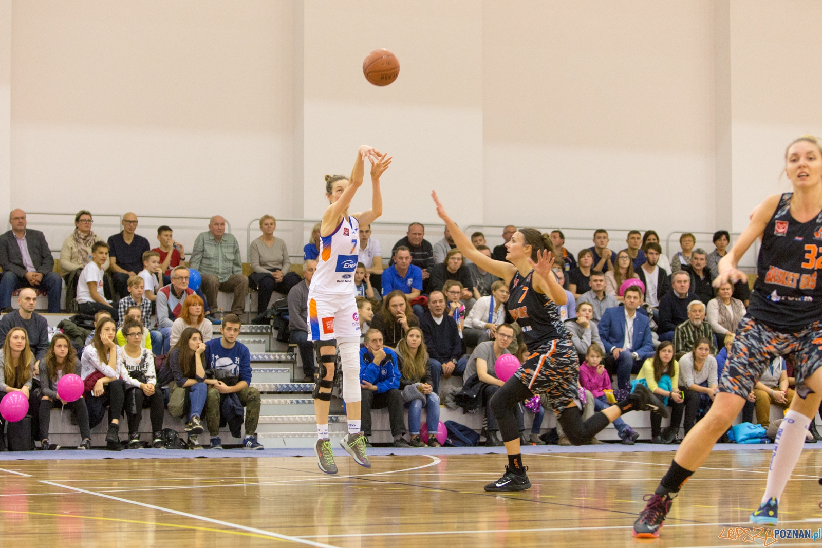 ENEA AZS Poznań - UKS Basket SMS Aleksandrów Łódzki Foto: lepszyPOZNAN.pl / Piotr Rychter ENEA AZS Poznań - UKS Basket SMS Aleksandrów Łódzki Foto: lepszyPOZNAN.pl / Piotr Rychter