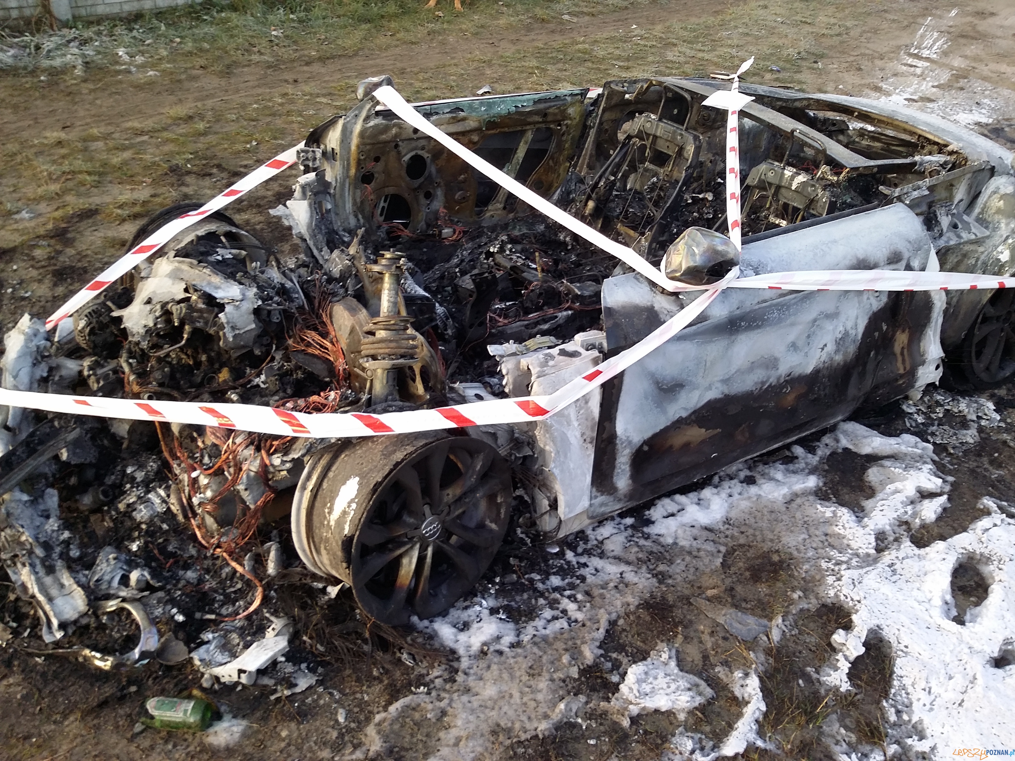 Płonący samochód Foto: lepszyPOZNAN.pl / tab Płonący samochód Foto: lepszyPOZNAN.pl / tab