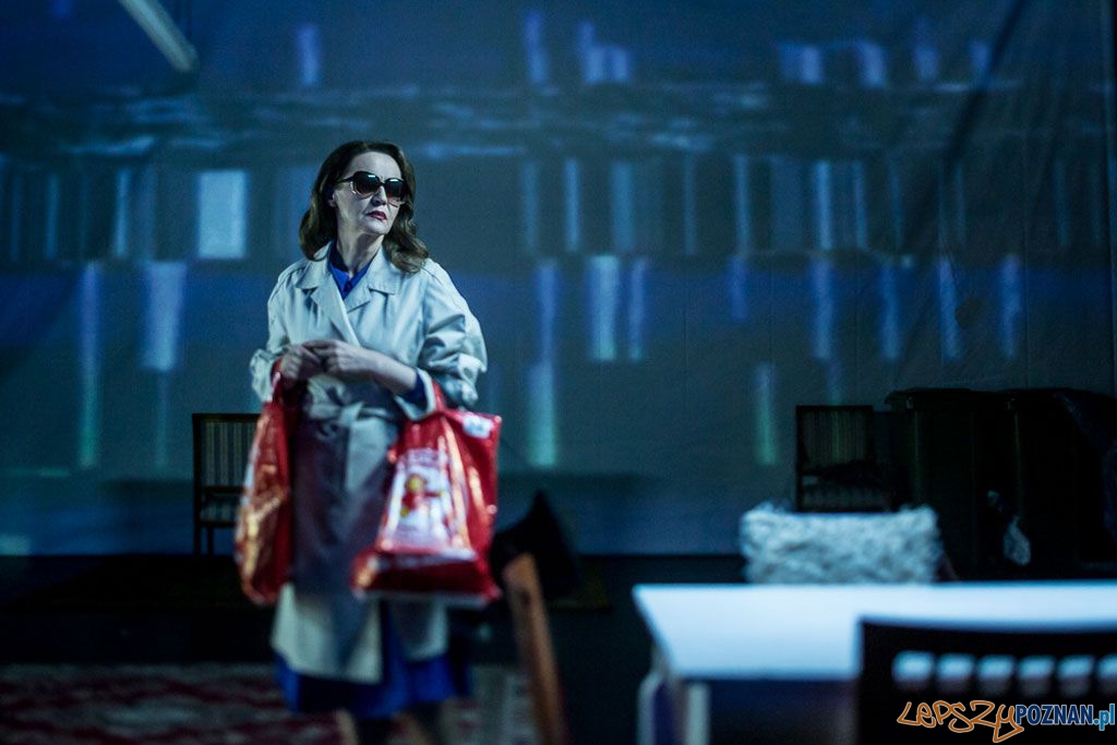 Antonina Choroszy w sztuce Versus w Teatrze Nowym Foto: Jakub Wittchen Antonina Choroszy w sztuce Versus w Teatrze Nowym Foto: Jakub Wittchen