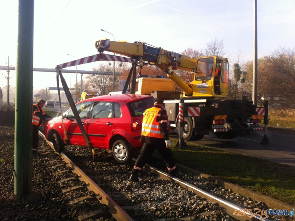 Samochód na torach Foto: Pomoc Drogowa EuroHol Poznań Samochód na torach Foto: Pomoc Drogowa EuroHol Poznań