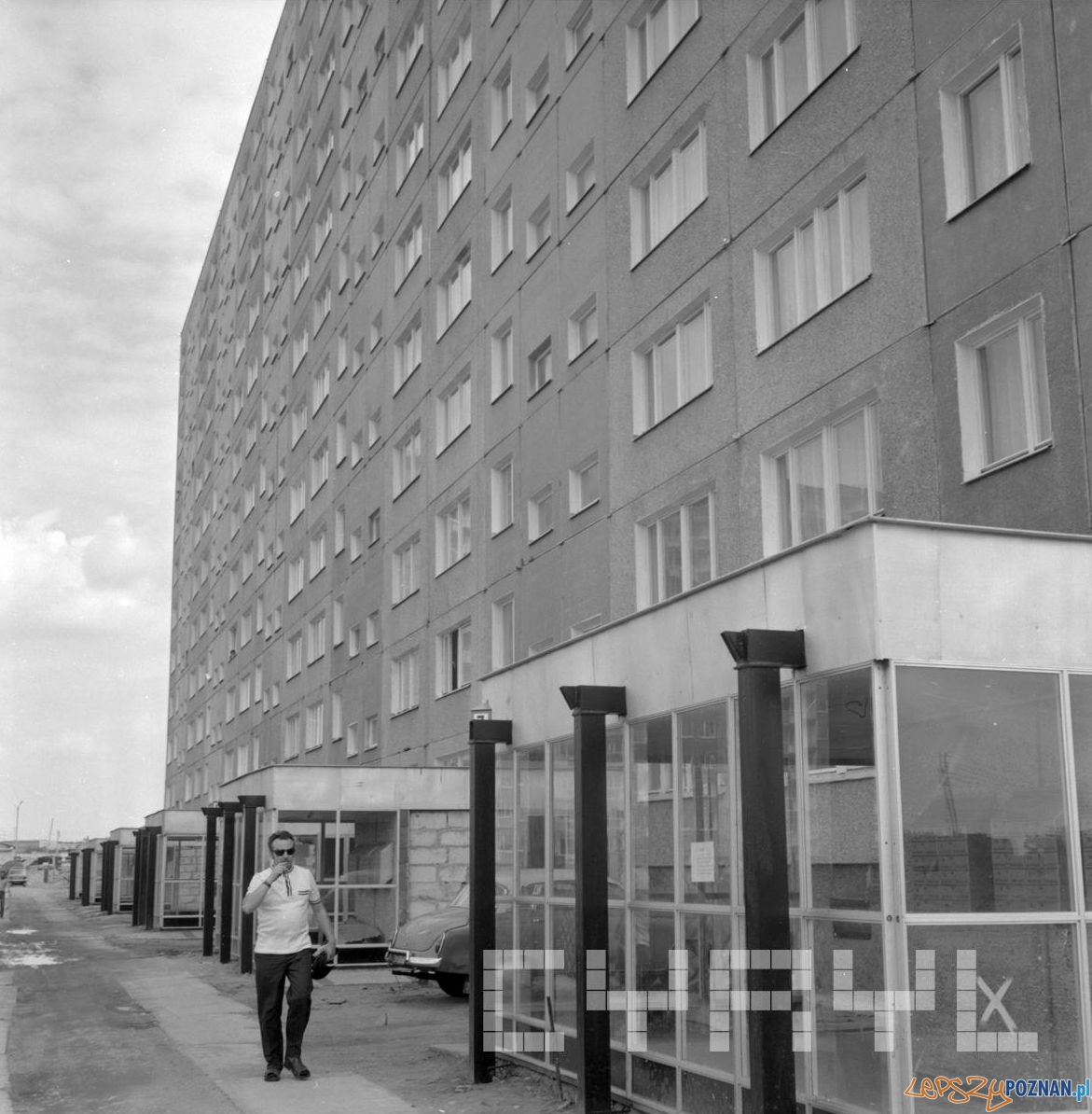Nowy blok na Osiedlu Kopernika - 1976 Foto: St. Wiktor - Cyryl Nowy blok na Osiedlu Kopernika - 1976 Foto: St. Wiktor - Cyryl