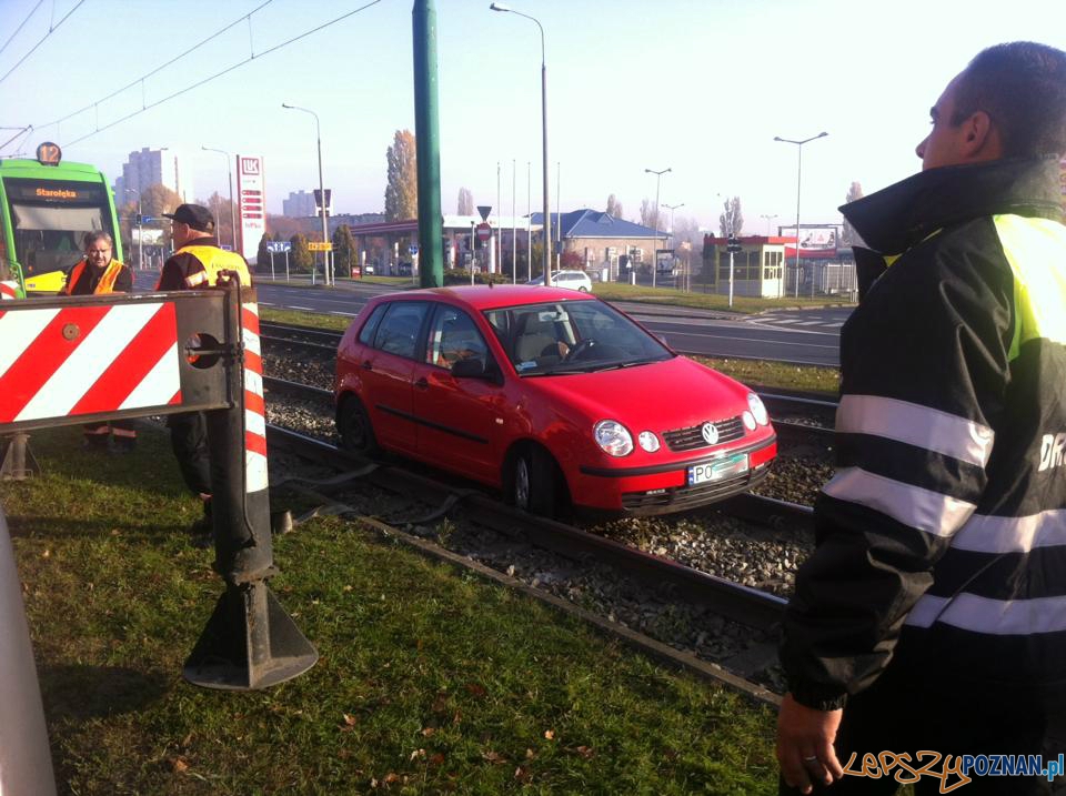 Samochód na torach Foto: Pomoc Drogowa EuroHol Poznań Samochód na torach Foto: Pomoc Drogowa EuroHol Poznań