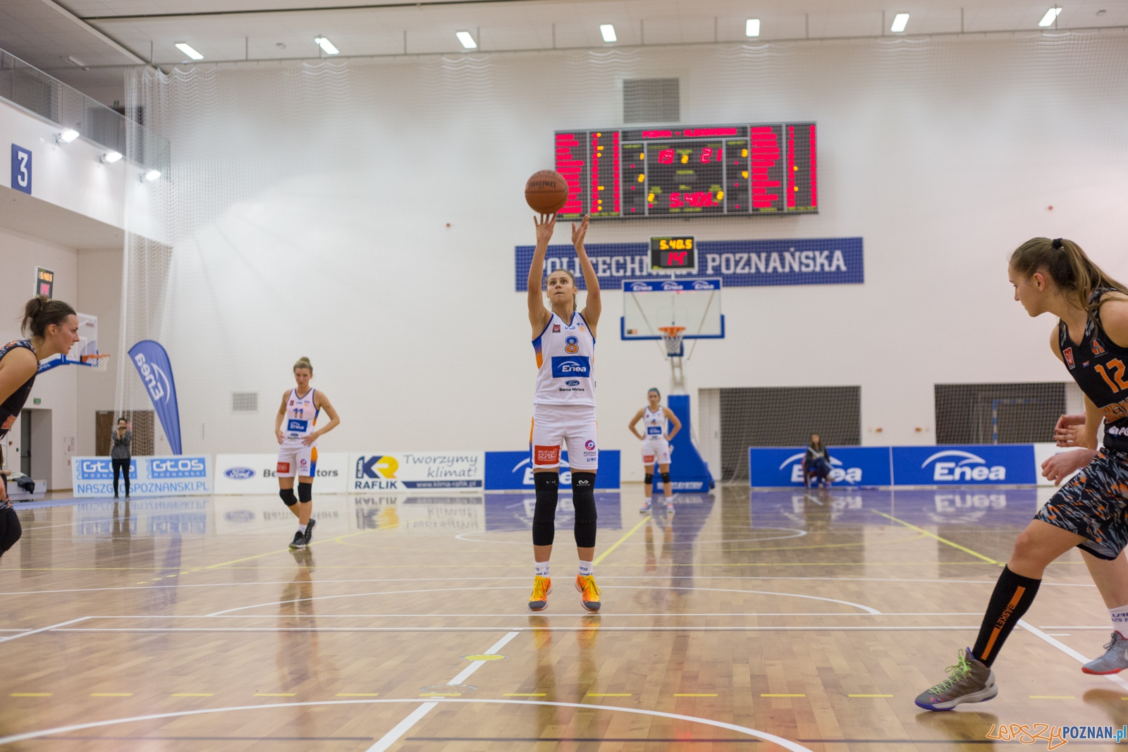 ENEA AZS Poznań - UKS Basket SMS Aleksandrów Łódzki Foto: lepszyPOZNAN.pl / Piotr Rychter ENEA AZS Poznań - UKS Basket SMS Aleksandrów Łódzki Foto: lepszyPOZNAN.pl / Piotr Rychter