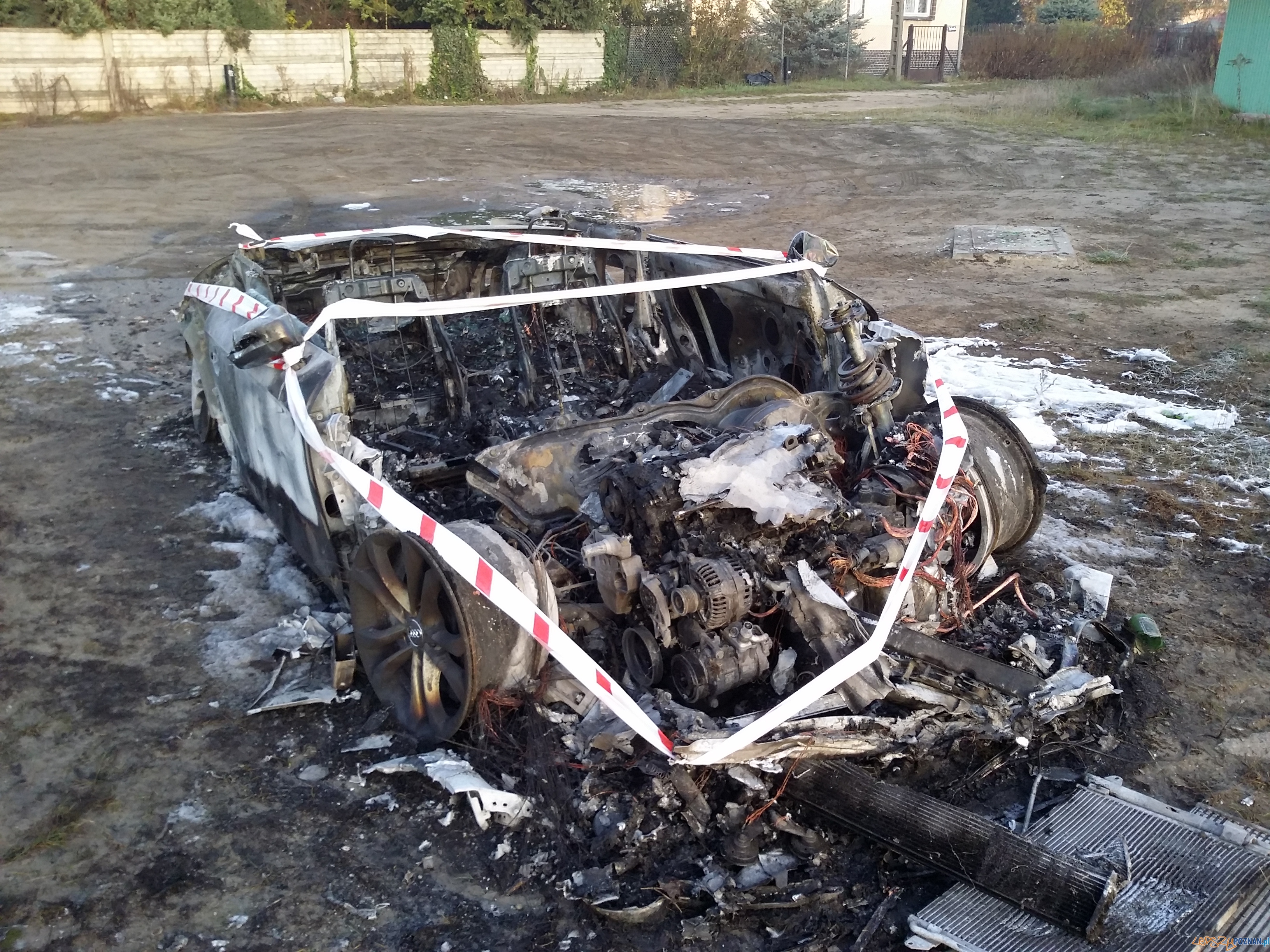 Płonący samochód Foto: lepszyPOZNAN.pl / tab Płonący samochód Foto: lepszyPOZNAN.pl / tab