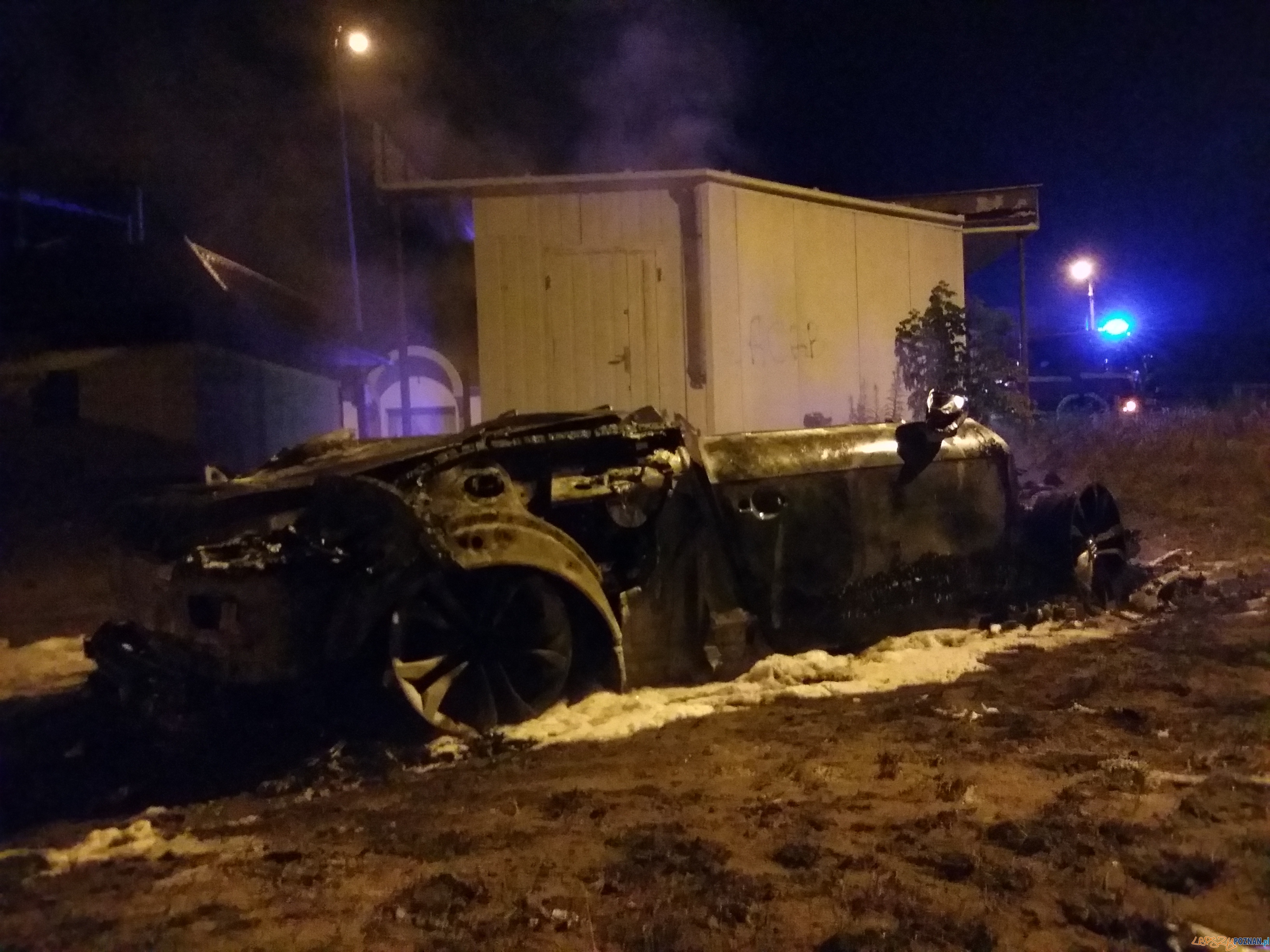 Płonący samochód Foto: lepszyPOZNAN.pl / tab Płonący samochód Foto: lepszyPOZNAN.pl / tab