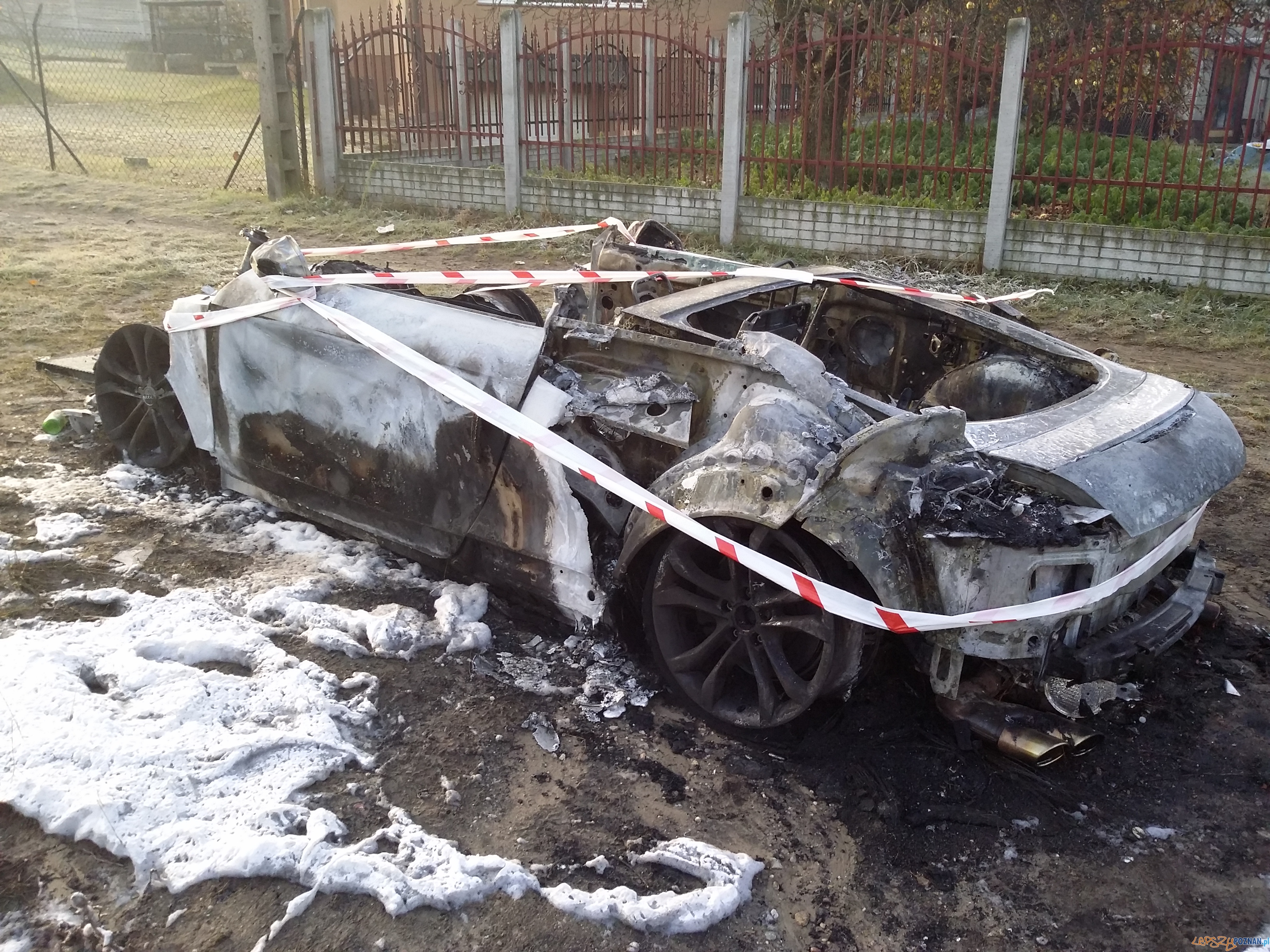 Płonący samochód Foto: lepszyPOZNAN.pl / tab Płonący samochód Foto: lepszyPOZNAN.pl / tab