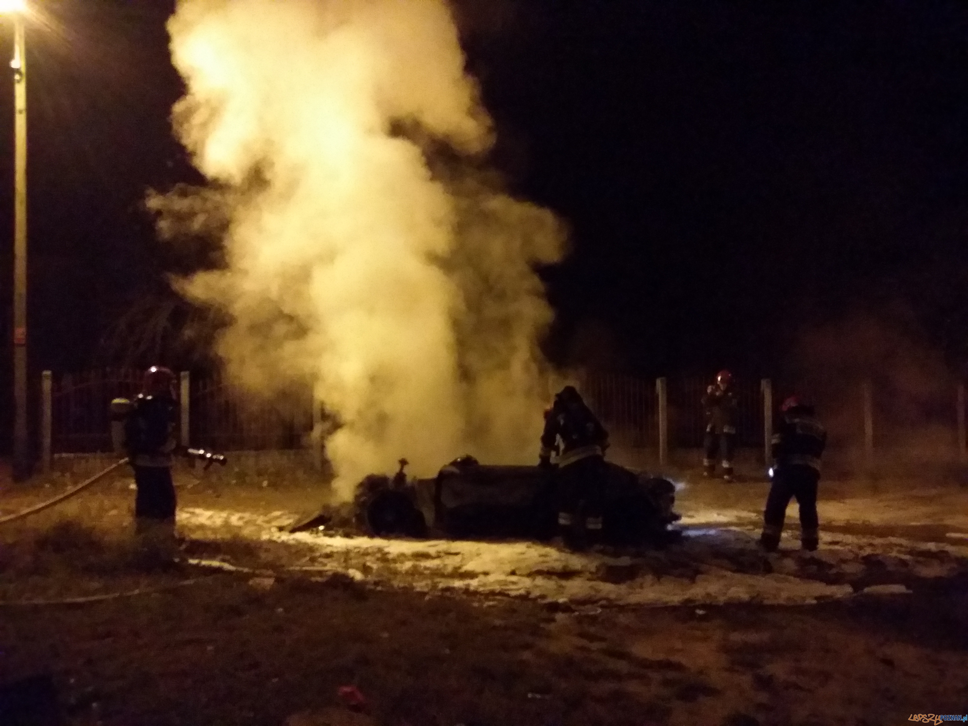Płonący samochód Foto: lepszyPOZNAN.pl / tab Płonący samochód Foto: lepszyPOZNAN.pl / tab