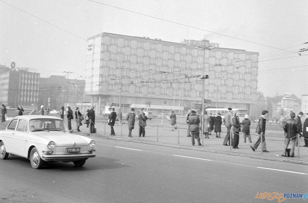 Rondo Kopernika 1975 St. Wiktor Cyryl_  Foto: 