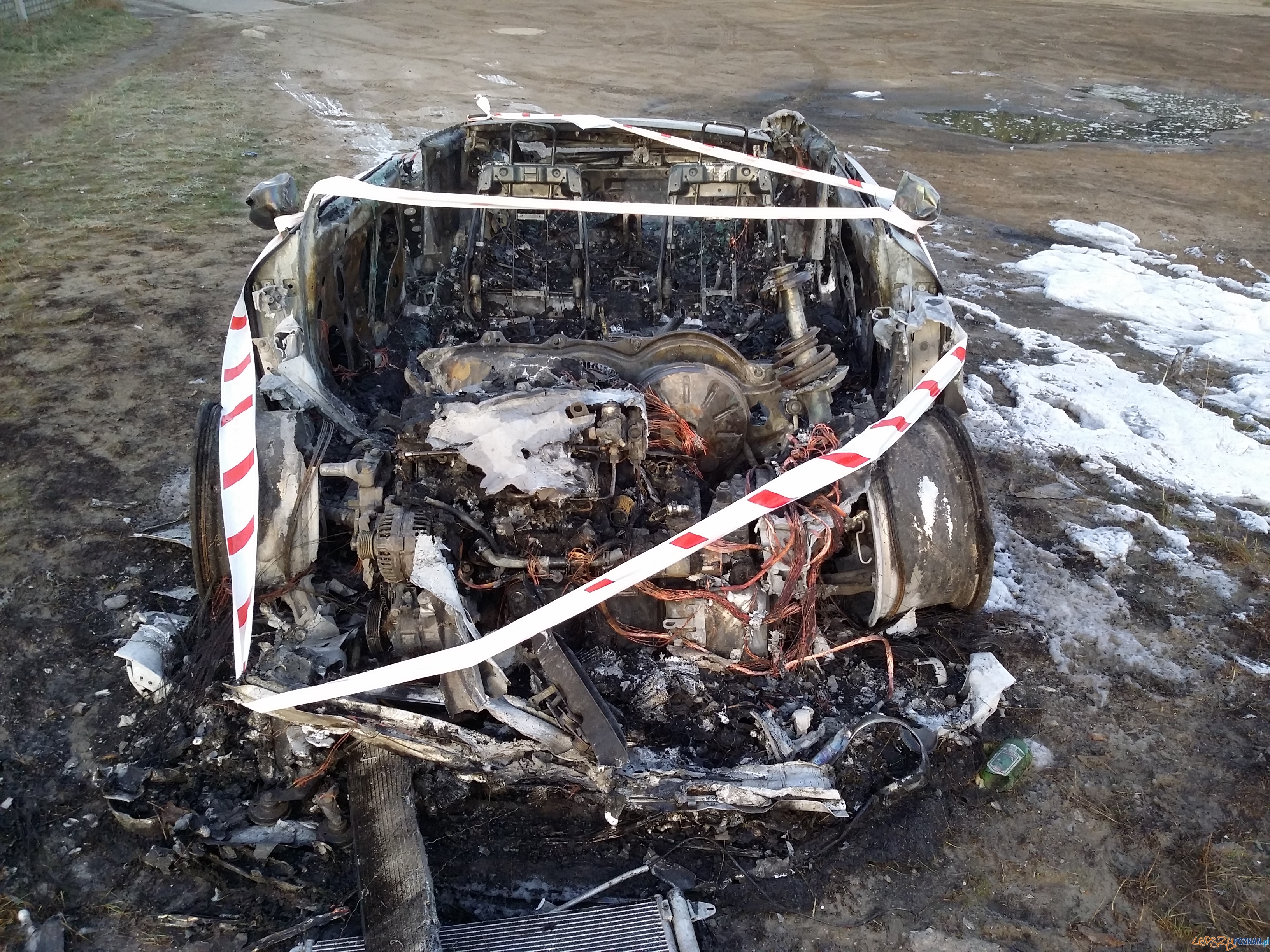 Płonący samochód Foto: lepszyPOZNAN.pl / tab Płonący samochód Foto: lepszyPOZNAN.pl / tab