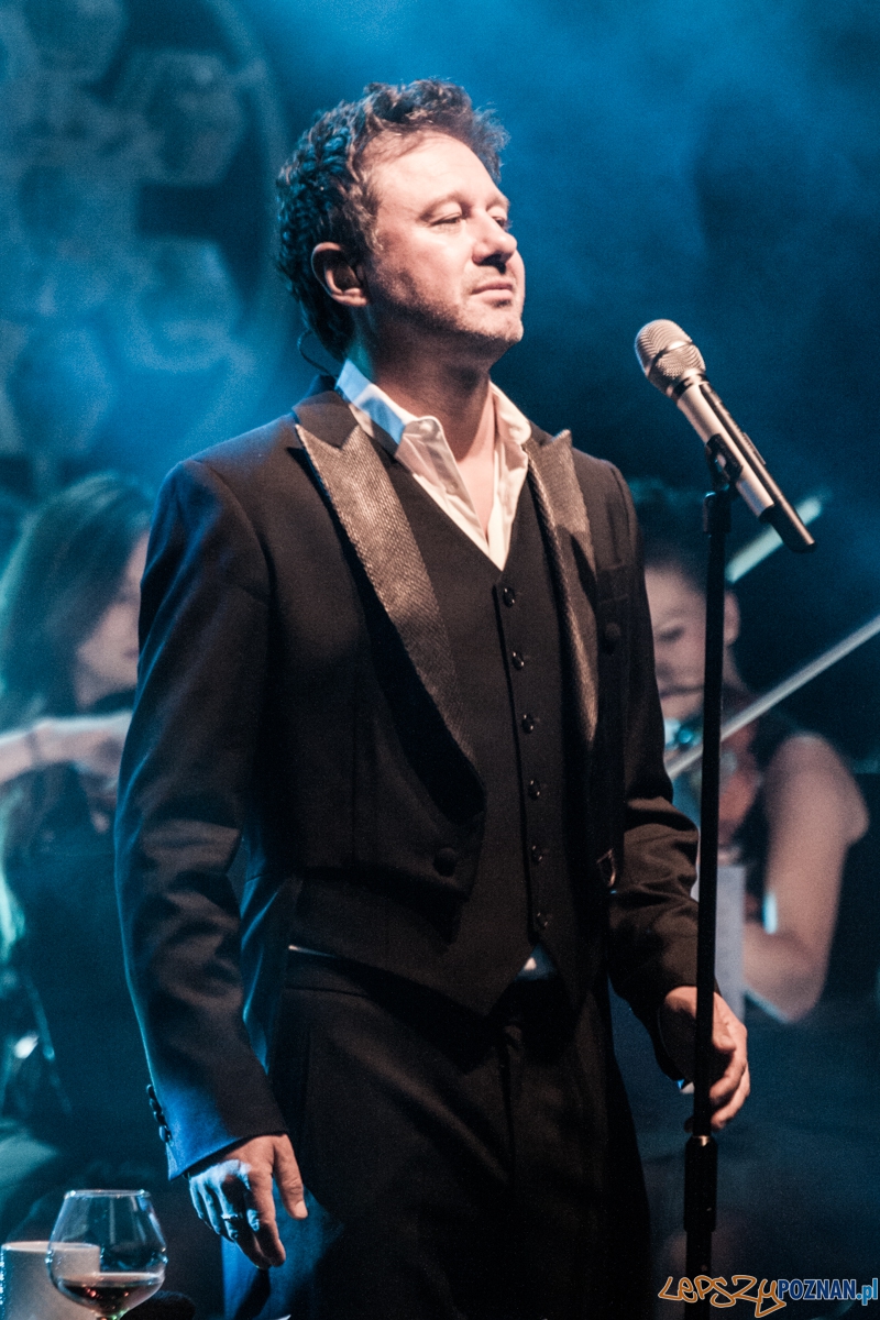 Andrzej Piaseczny (23.11.2015) Teatr Wielki, Poznań Foto: © lepszyPOZNAN.pl / Karolina Kiraga Andrzej Piaseczny (23.11.2015) Teatr Wielki, Poznań Foto: © lepszyPOZNAN.pl / Karolina Kiraga