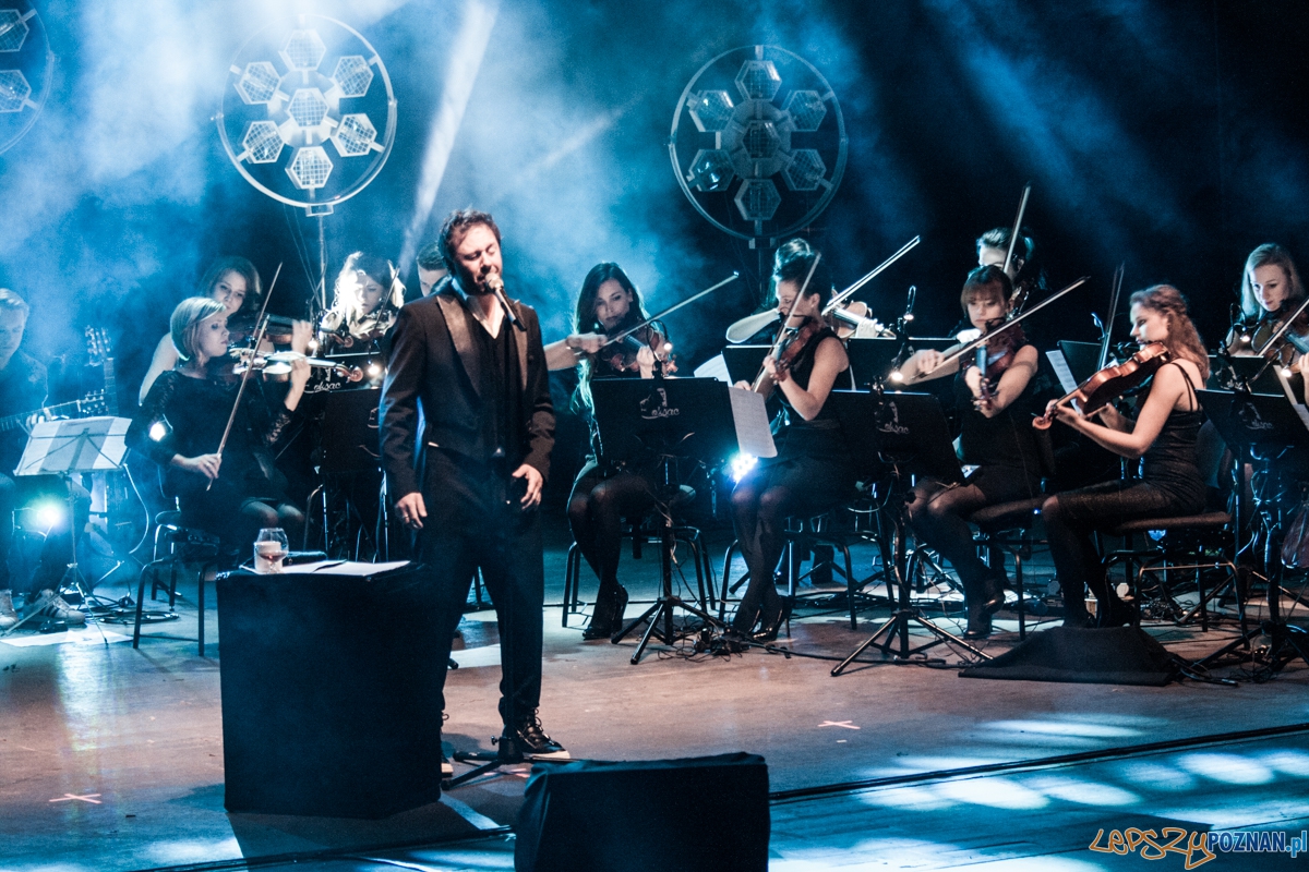 Andrzej Piaseczny (23.11.2015) Teatr Wielki, Poznań Foto: © lepszyPOZNAN.pl / Karolina Kiraga Andrzej Piaseczny (23.11.2015) Teatr Wielki, Poznań Foto: © lepszyPOZNAN.pl / Karolina Kiraga