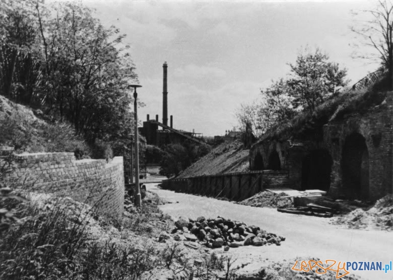 Cytadeka w tle komin elektrocieplowni Foto: Cytadeka w tle komin elektrocieplowni Foto: