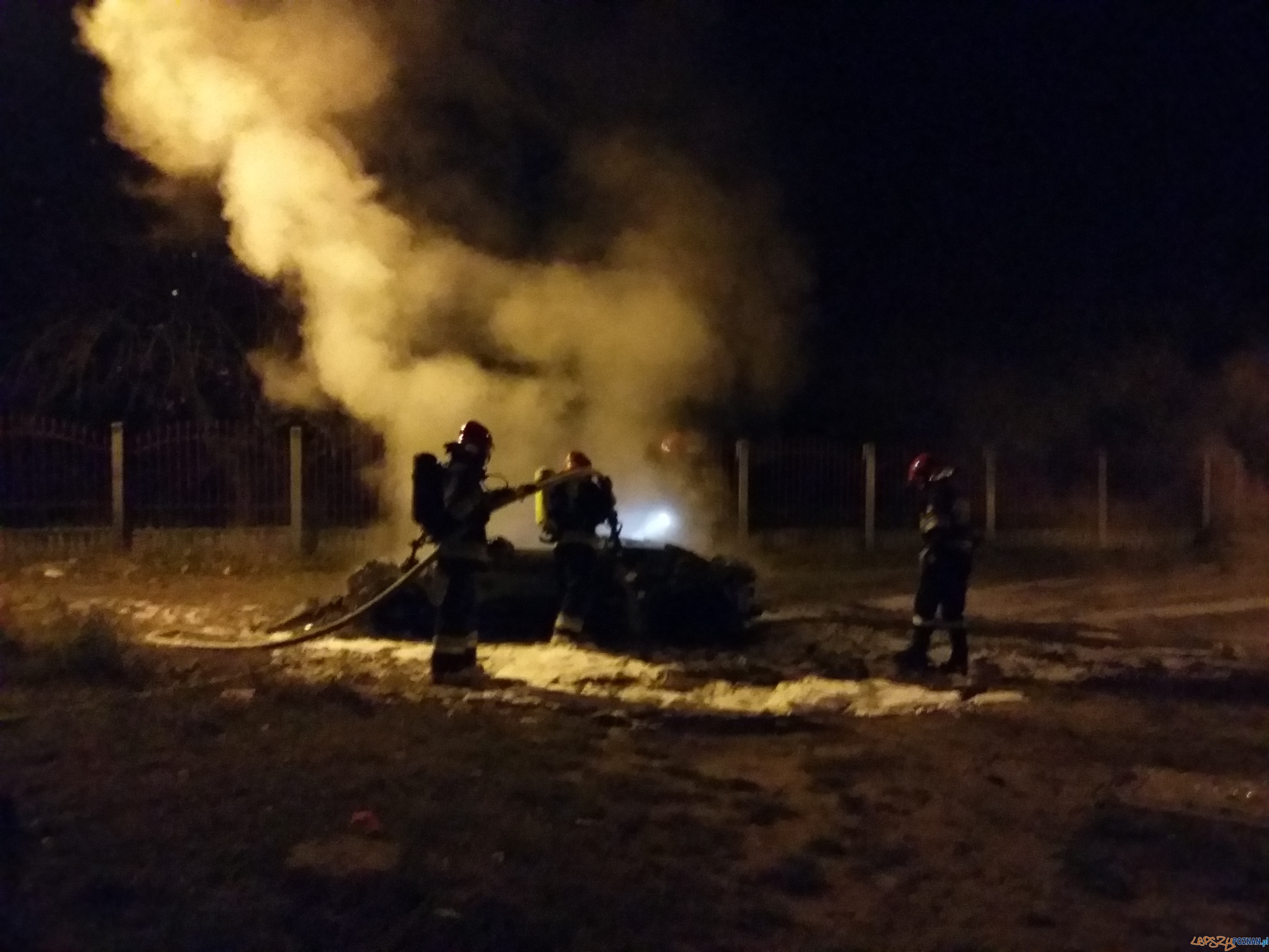 Płonący samochód Foto: lepszyPOZNAN.pl / tab Płonący samochód Foto: lepszyPOZNAN.pl / tab