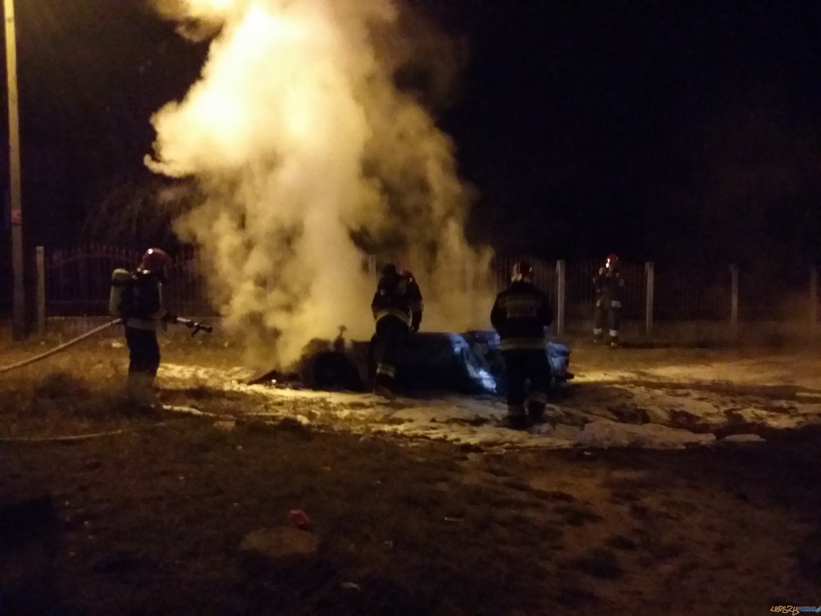 Płonący samochód Foto: lepszyPOZNAN.pl / tab Płonący samochód Foto: lepszyPOZNAN.pl / tab