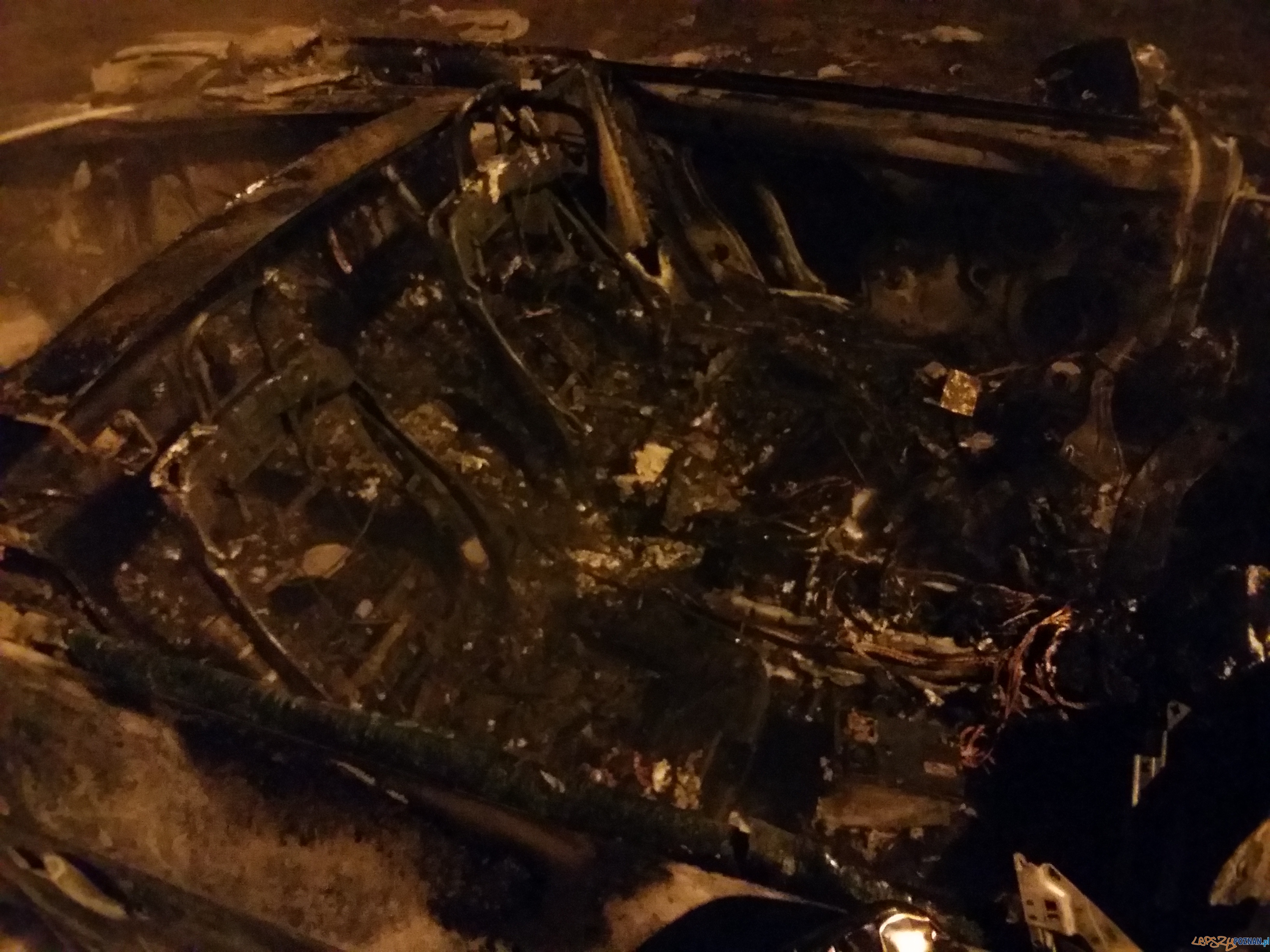 Płonący samochód Foto: lepszyPOZNAN.pl / tab Płonący samochód Foto: lepszyPOZNAN.pl / tab