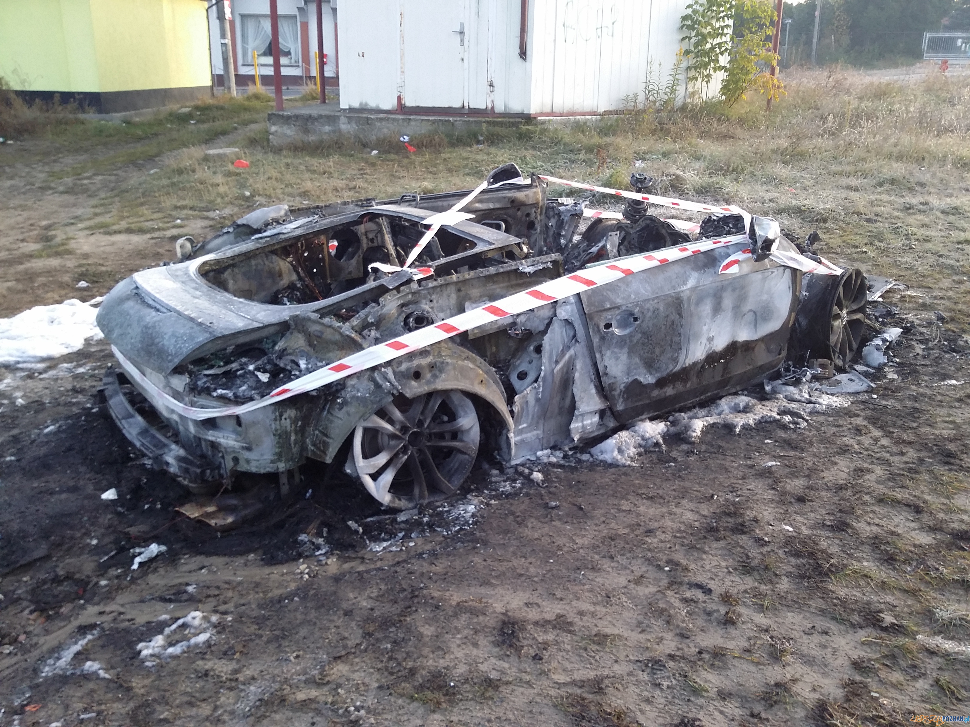 Płonący samochód Foto: lepszyPOZNAN.pl / tab Płonący samochód Foto: lepszyPOZNAN.pl / tab