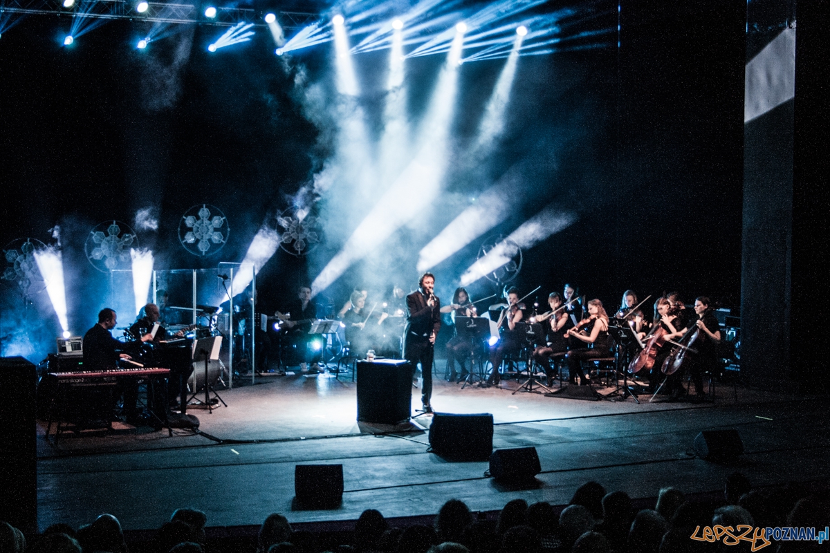 Andrzej Piaseczny (23.11.2015) Teatr Wielki, Poznań Foto: © lepszyPOZNAN.pl / Karolina Kiraga Andrzej Piaseczny (23.11.2015) Teatr Wielki, Poznań Foto: © lepszyPOZNAN.pl / Karolina Kiraga