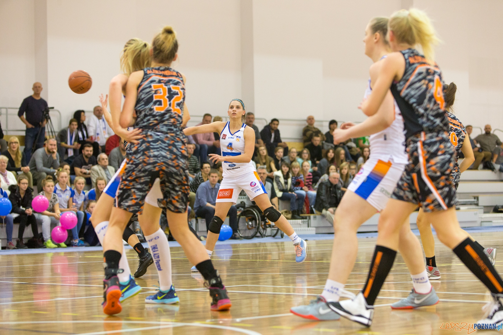 ENEA AZS Poznań - UKS Basket SMS Aleksandrów Łódzki Foto: lepszyPOZNAN.pl / Piotr Rychter ENEA AZS Poznań - UKS Basket SMS Aleksandrów Łódzki Foto: lepszyPOZNAN.pl / Piotr Rychter