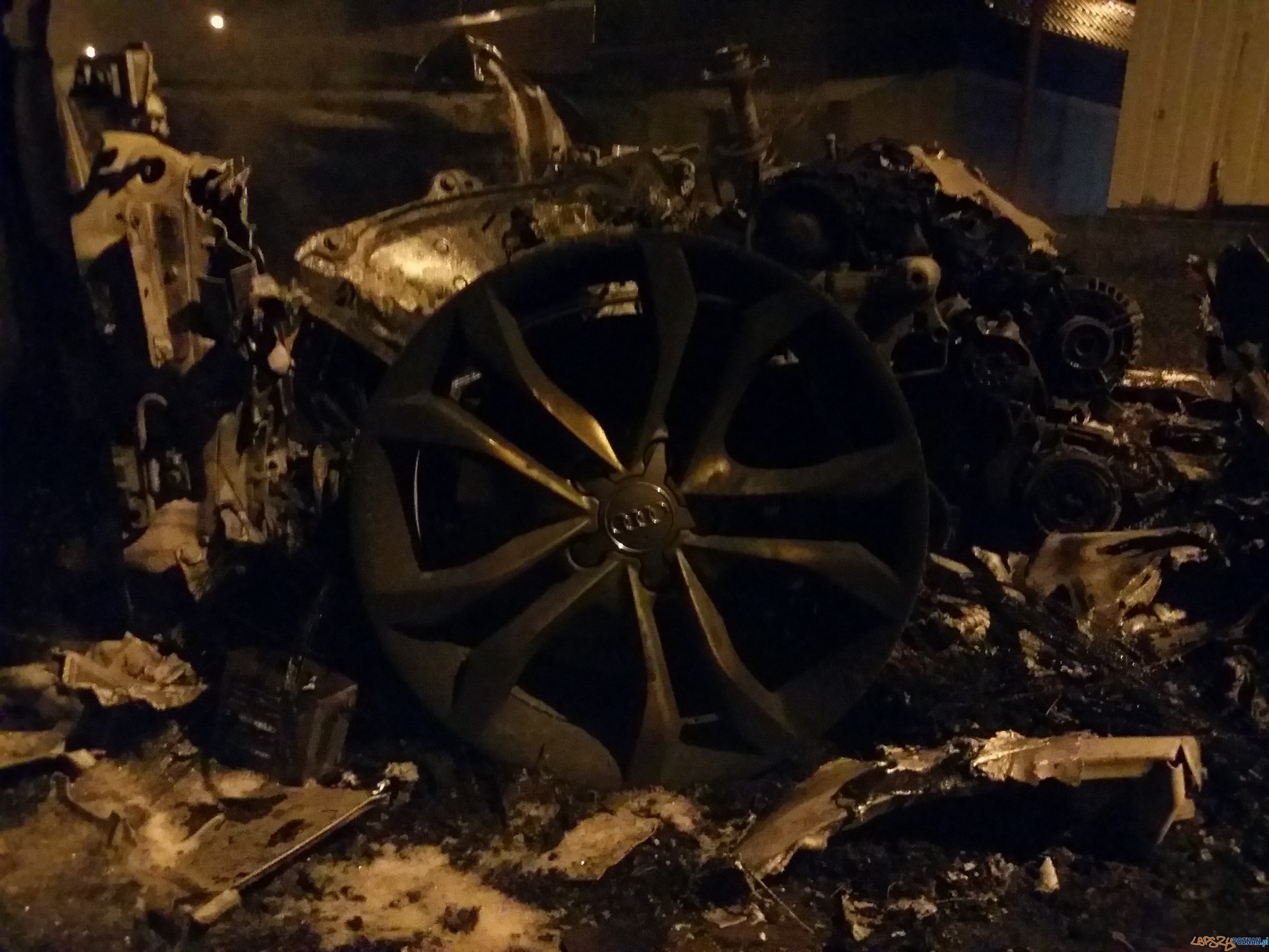 Płonący samochód Foto: lepszyPOZNAN.pl / tab Płonący samochód Foto: lepszyPOZNAN.pl / tab