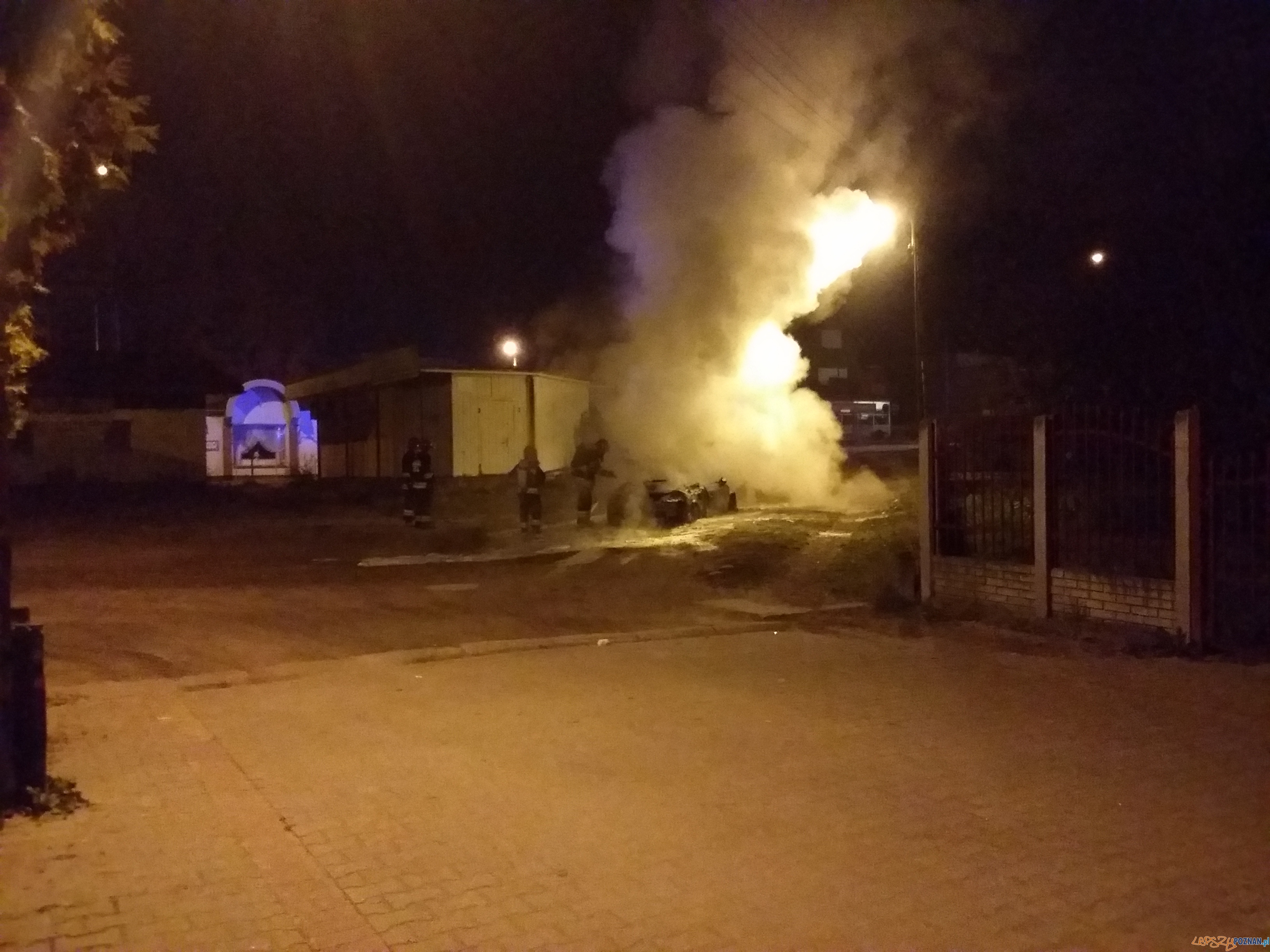 Płonący samochód Foto: lepszyPOZNAN.pl / tab Płonący samochód Foto: lepszyPOZNAN.pl / tab