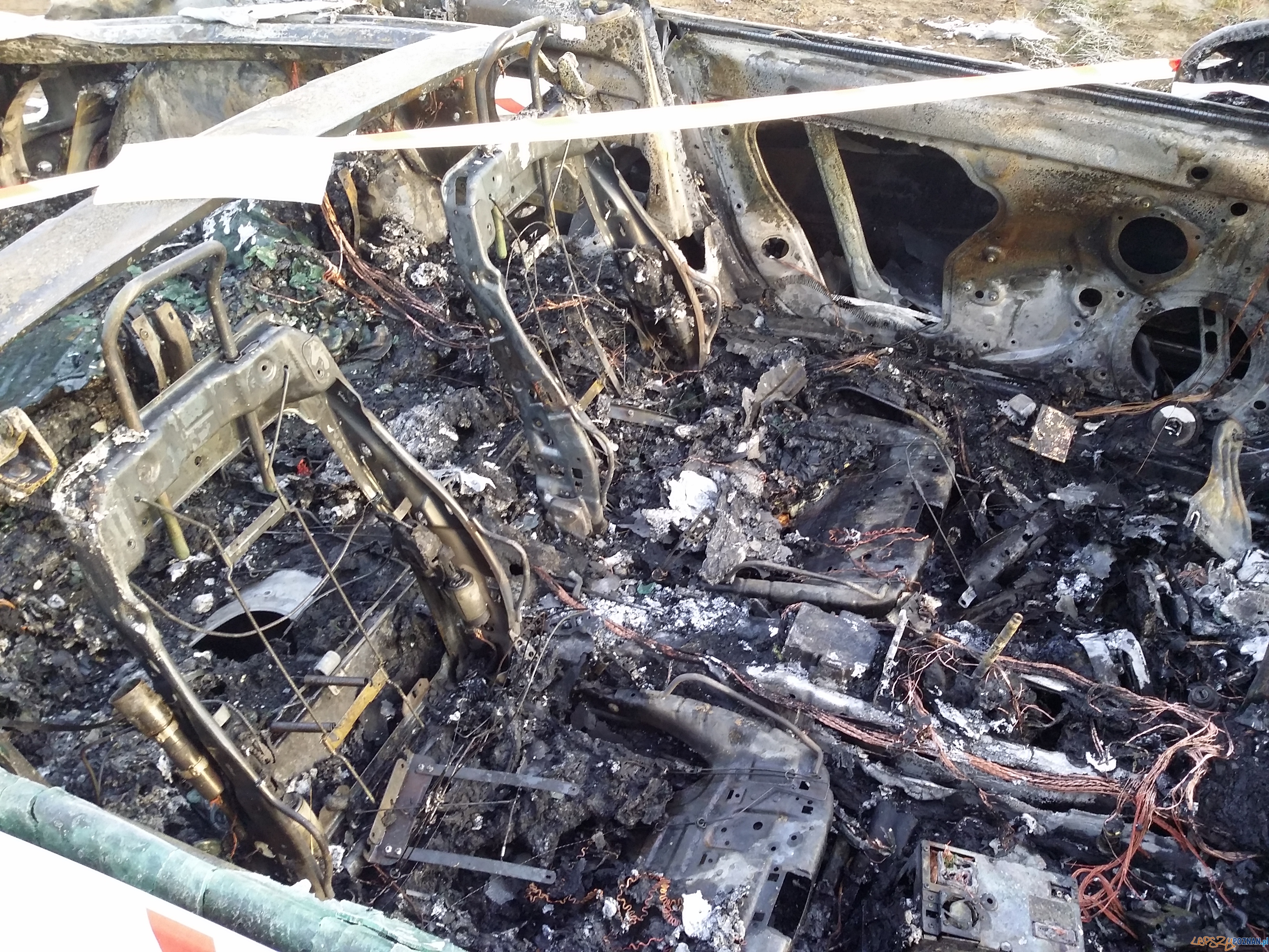 Płonący samochód Foto: lepszyPOZNAN.pl / tab Płonący samochód Foto: lepszyPOZNAN.pl / tab