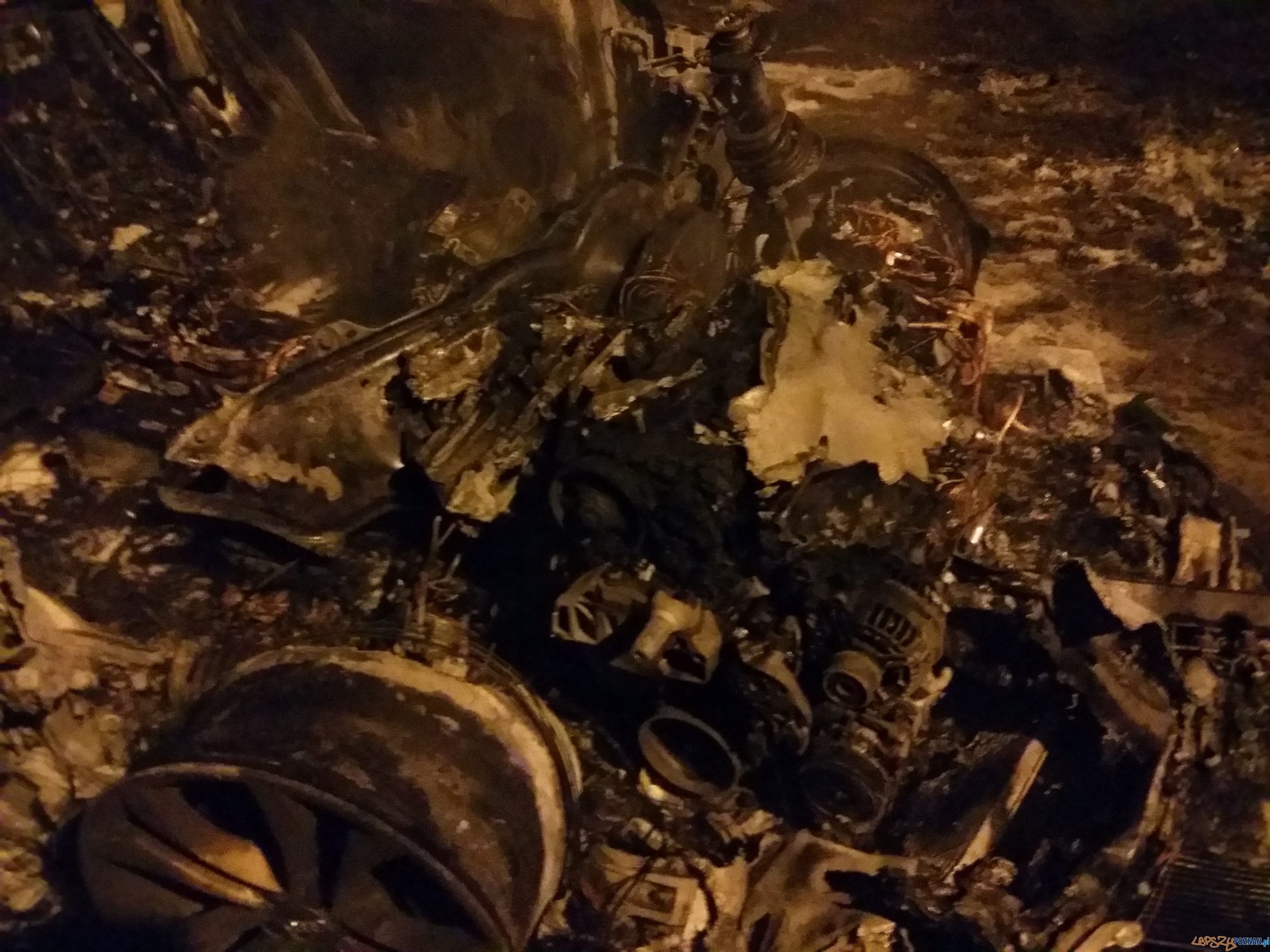 Płonący samochód Foto: lepszyPOZNAN.pl / tab Płonący samochód Foto: lepszyPOZNAN.pl / tab