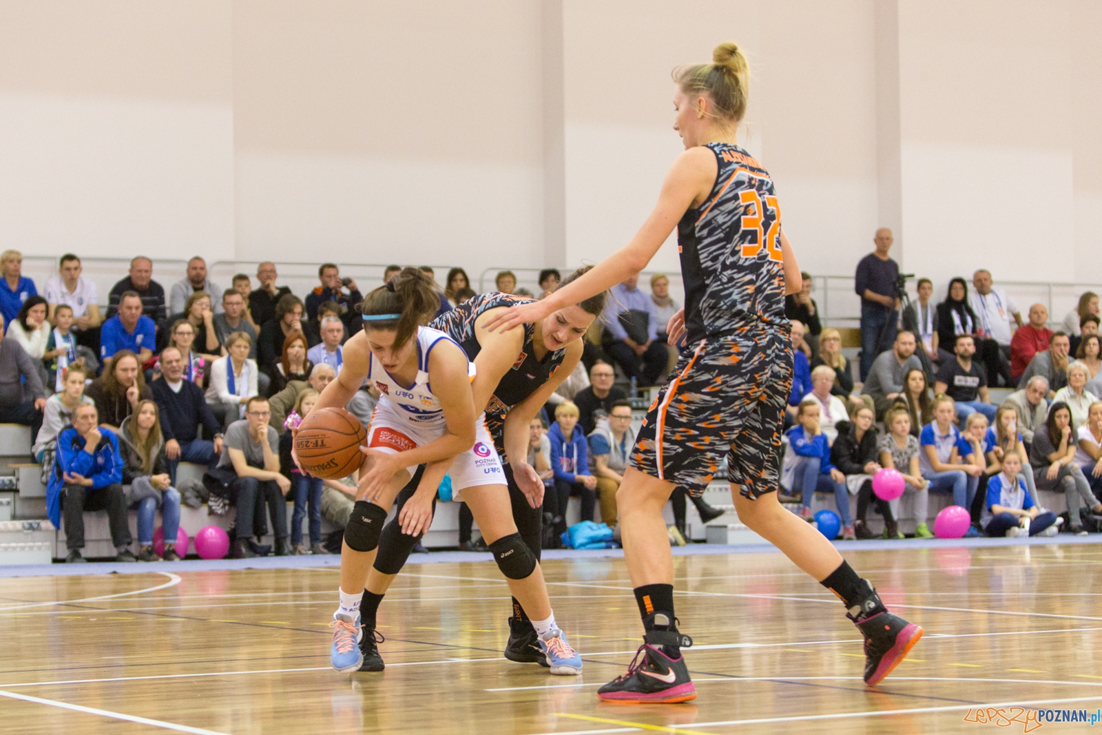 ENEA AZS Poznań - UKS Basket SMS Aleksandrów Łódzki Foto: lepszyPOZNAN.pl / Piotr Rychter ENEA AZS Poznań - UKS Basket SMS Aleksandrów Łódzki Foto: lepszyPOZNAN.pl / Piotr Rychter
