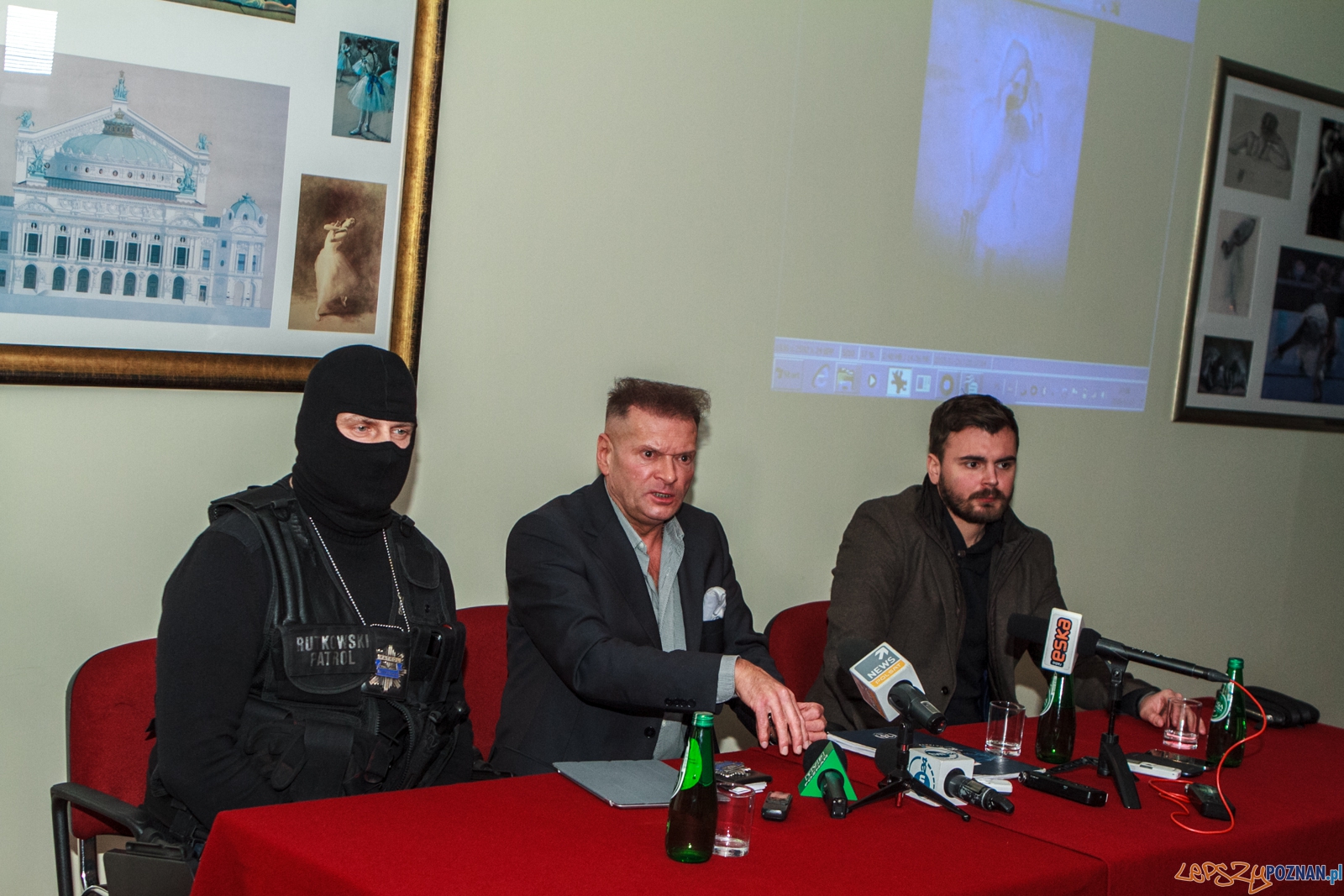 Konferencja w sprawie zaginięcia Ewy Tylman - Poznań 27.11.201 Foto: LepszyPOZNAN.pl / Paweł Rychter Konferencja w sprawie zaginięcia Ewy Tylman - Poznań 27.11.201 Foto: LepszyPOZNAN.pl / Paweł Rychter