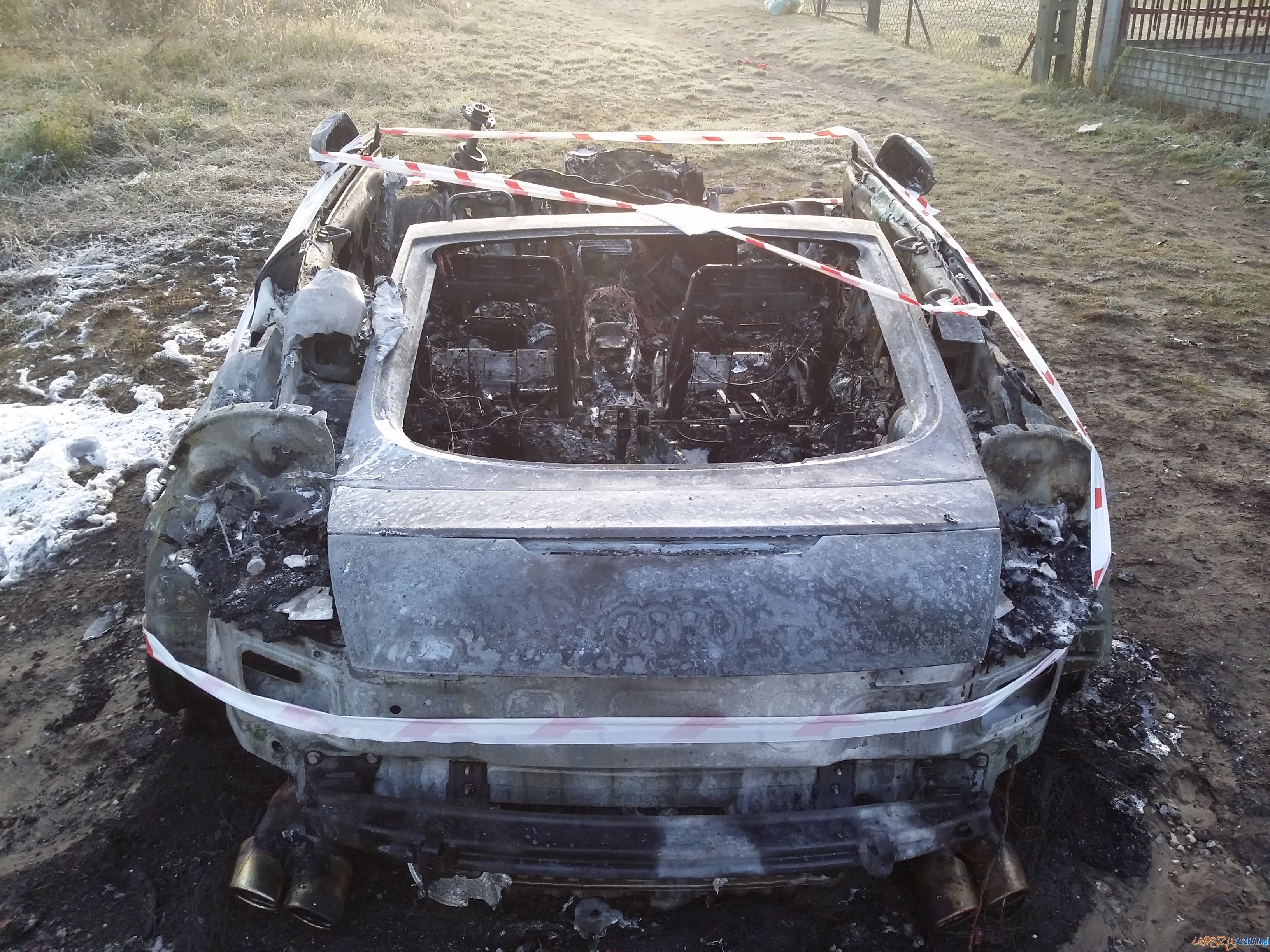 Płonący samochód Foto: lepszyPOZNAN.pl / tab Płonący samochód Foto: lepszyPOZNAN.pl / tab