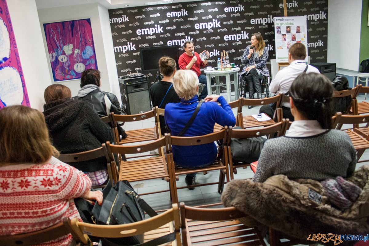 Monika Kuszyńska w empiku (14.12.2015) Foto: © lepszyPOZNAN.pl / Karolina Kiraga Monika Kuszyńska w empiku (14.12.2015) Foto: © lepszyPOZNAN.pl / Karolina Kiraga