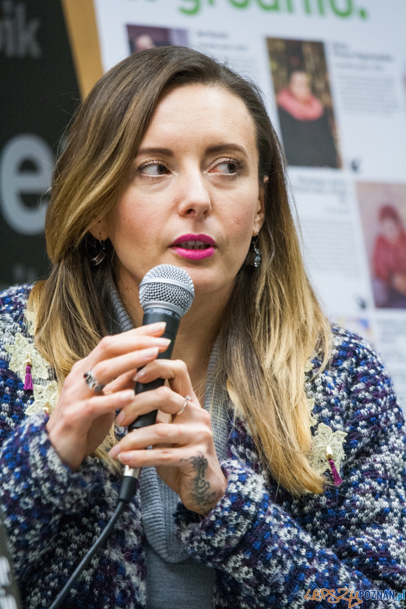 Monika Kuszyńska w empiku (14.12.2015) Foto: © lepszyPOZNAN.pl / Karolina Kiraga Monika Kuszyńska w empiku (14.12.2015) Foto: © lepszyPOZNAN.pl / Karolina Kiraga