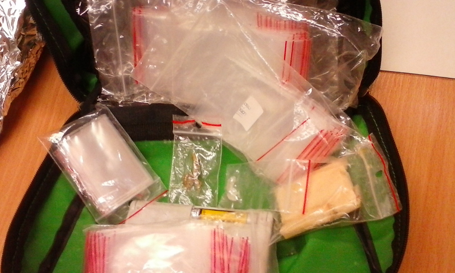 Handlowali narkotykami, wymuszali, bili... i wpadli. Foto: KWP w Poznaniu Handlowali narkotykami, wymuszali, bili... i wpadli. Foto: KWP w Poznaniu