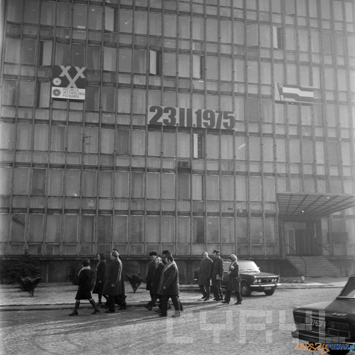 Wizyta delegacji KPZR z Charkowa w Fabryce Łożysk Tocznych 21.02.1975 Foto: Stanisław Wiktor / Cyryl Wizyta delegacji KPZR z Charkowa w Fabryce Łożysk Tocznych 21.02.1975 Foto: Stanisław Wiktor / Cyryl