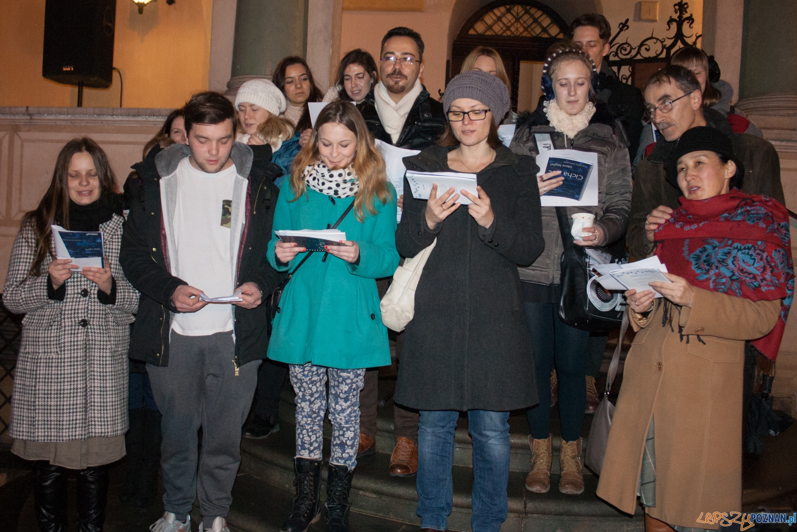 Jedna kolęda w wielu językach - Cicha Noc (17.12.2015) Foto: © lepszyPOZNAN.pl / Karolina Kiraga Jedna kolęda w wielu językach - Cicha Noc (17.12.2015) Foto: © lepszyPOZNAN.pl / Karolina Kiraga