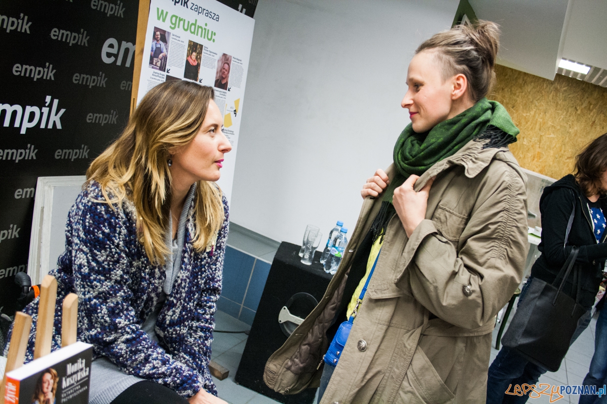 Monika Kuszyńska w empiku (14.12.2015) Foto: © lepszyPOZNAN.pl / Karolina Kiraga Monika Kuszyńska w empiku (14.12.2015) Foto: © lepszyPOZNAN.pl / Karolina Kiraga