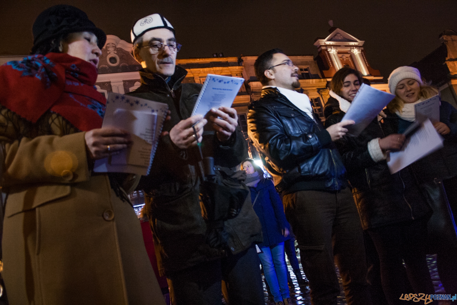 Jedna kolęda w wielu językach - Cicha Noc (17.12.2015) Foto: © lepszyPOZNAN.pl / Karolina Kiraga Jedna kolęda w wielu językach - Cicha Noc (17.12.2015) Foto: © lepszyPOZNAN.pl / Karolina Kiraga