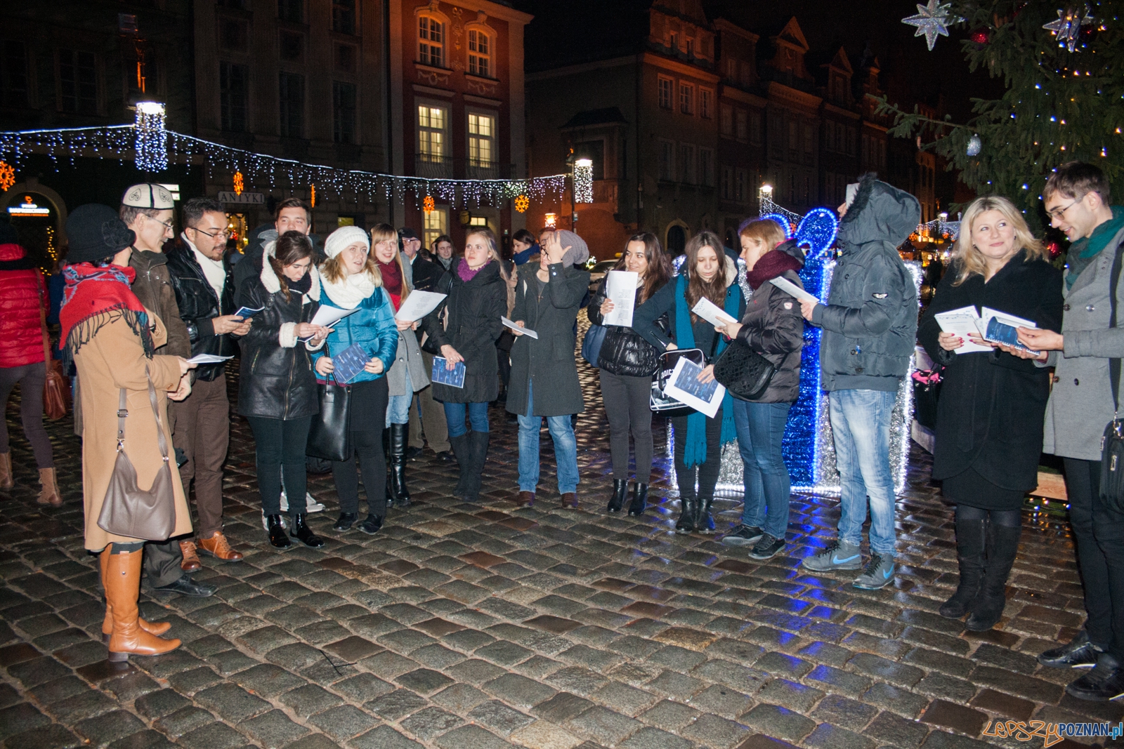 Jedna kolęda w wielu językach - Cicha Noc (17.12.2015) Foto: © lepszyPOZNAN.pl / Karolina Kiraga Jedna kolęda w wielu językach - Cicha Noc (17.12.2015) Foto: © lepszyPOZNAN.pl / Karolina Kiraga