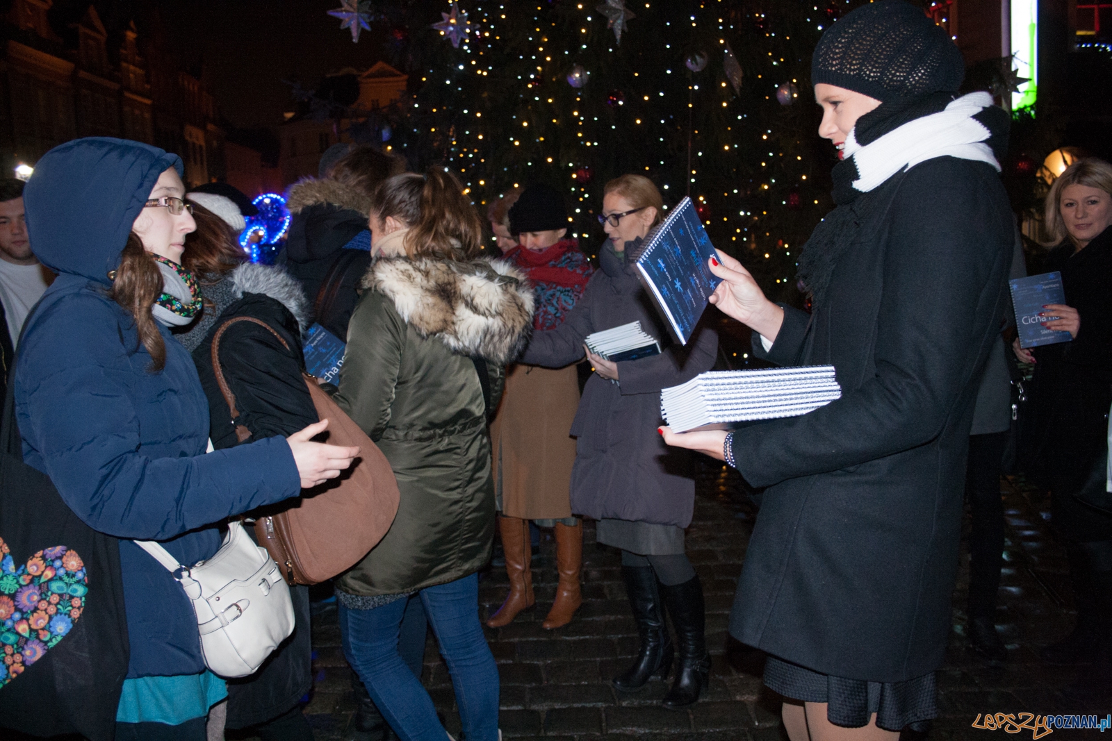 Jedna kolęda w wielu językach - Cicha Noc (17.12.2015) Foto: © lepszyPOZNAN.pl / Karolina Kiraga Jedna kolęda w wielu językach - Cicha Noc (17.12.2015) Foto: © lepszyPOZNAN.pl / Karolina Kiraga