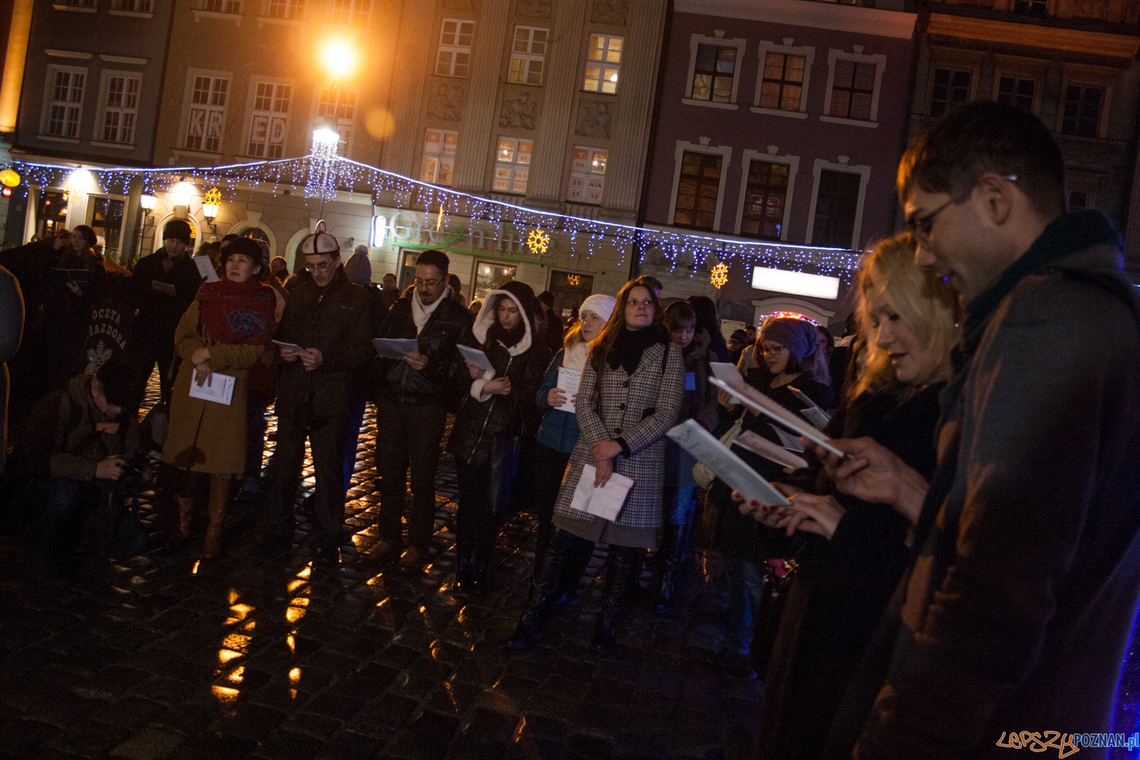 Jedna kolęda w wielu językach - Cicha Noc (17.12.2015) Foto: © lepszyPOZNAN.pl / Karolina Kiraga Jedna kolęda w wielu językach - Cicha Noc (17.12.2015) Foto: © lepszyPOZNAN.pl / Karolina Kiraga