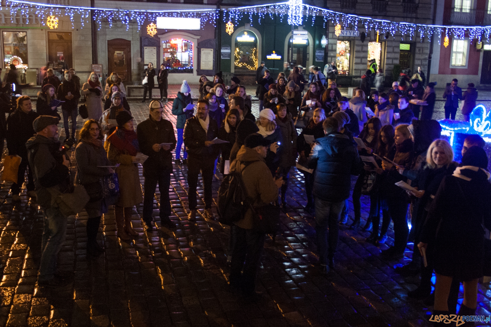 Jedna kolęda w wielu językach - Cicha Noc (17.12.2015) Foto: © lepszyPOZNAN.pl / Karolina Kiraga Jedna kolęda w wielu językach - Cicha Noc (17.12.2015) Foto: © lepszyPOZNAN.pl / Karolina Kiraga